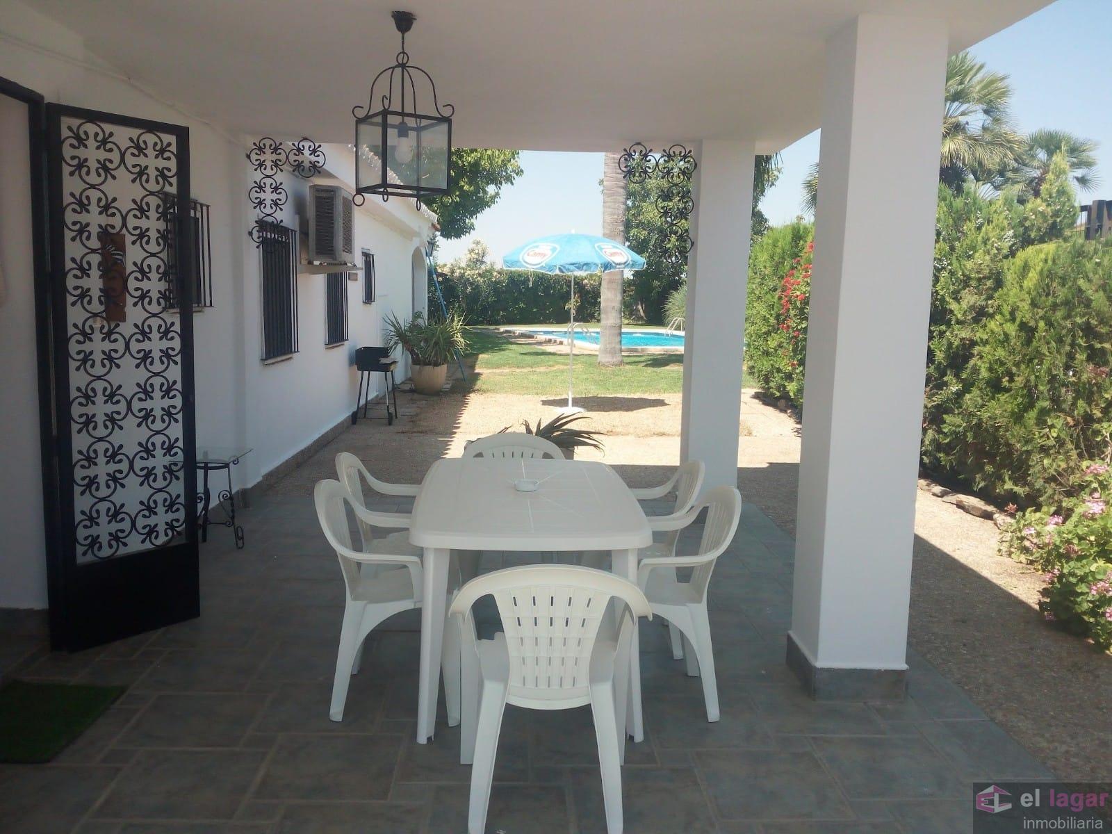 For rent of chalet in Montijo