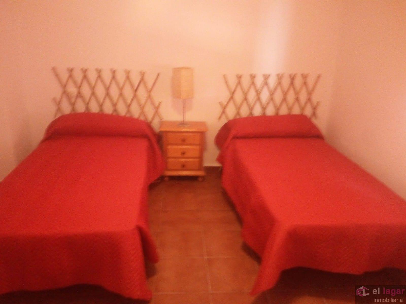 For rent of chalet in Montijo