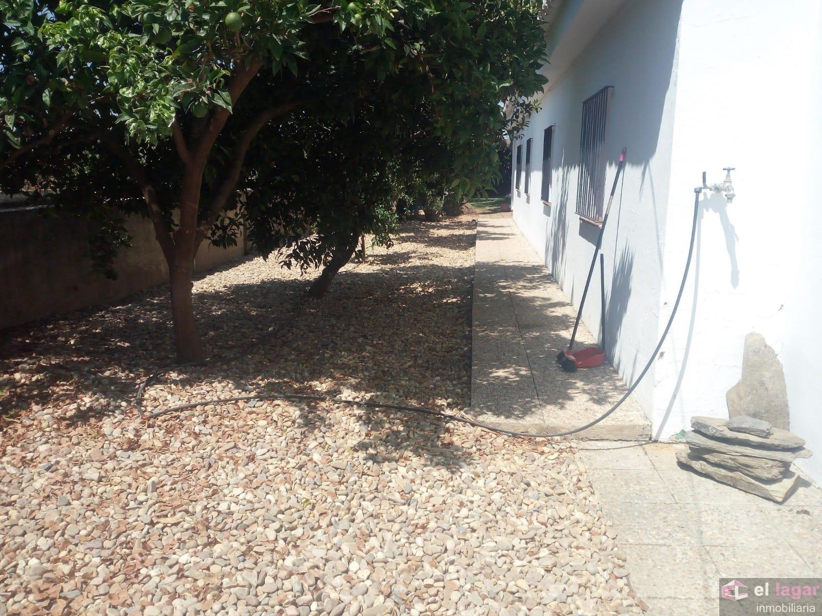 For rent of chalet in Montijo