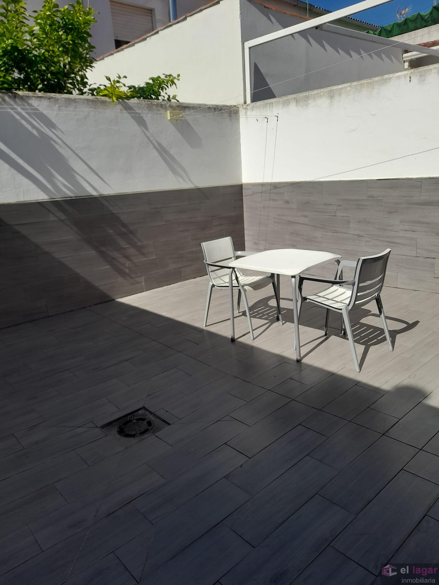 For rent of duplex in Montijo