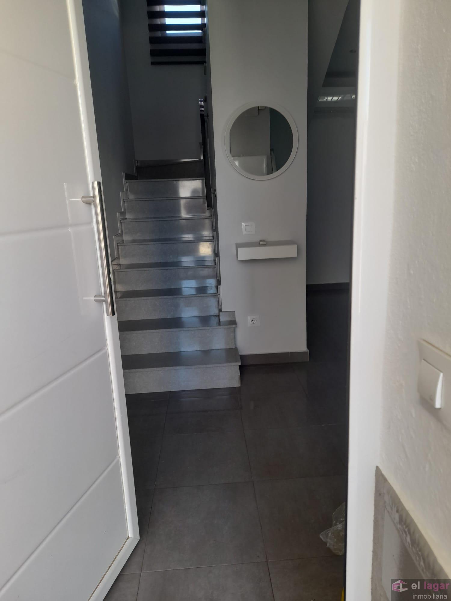 For rent of duplex in Montijo