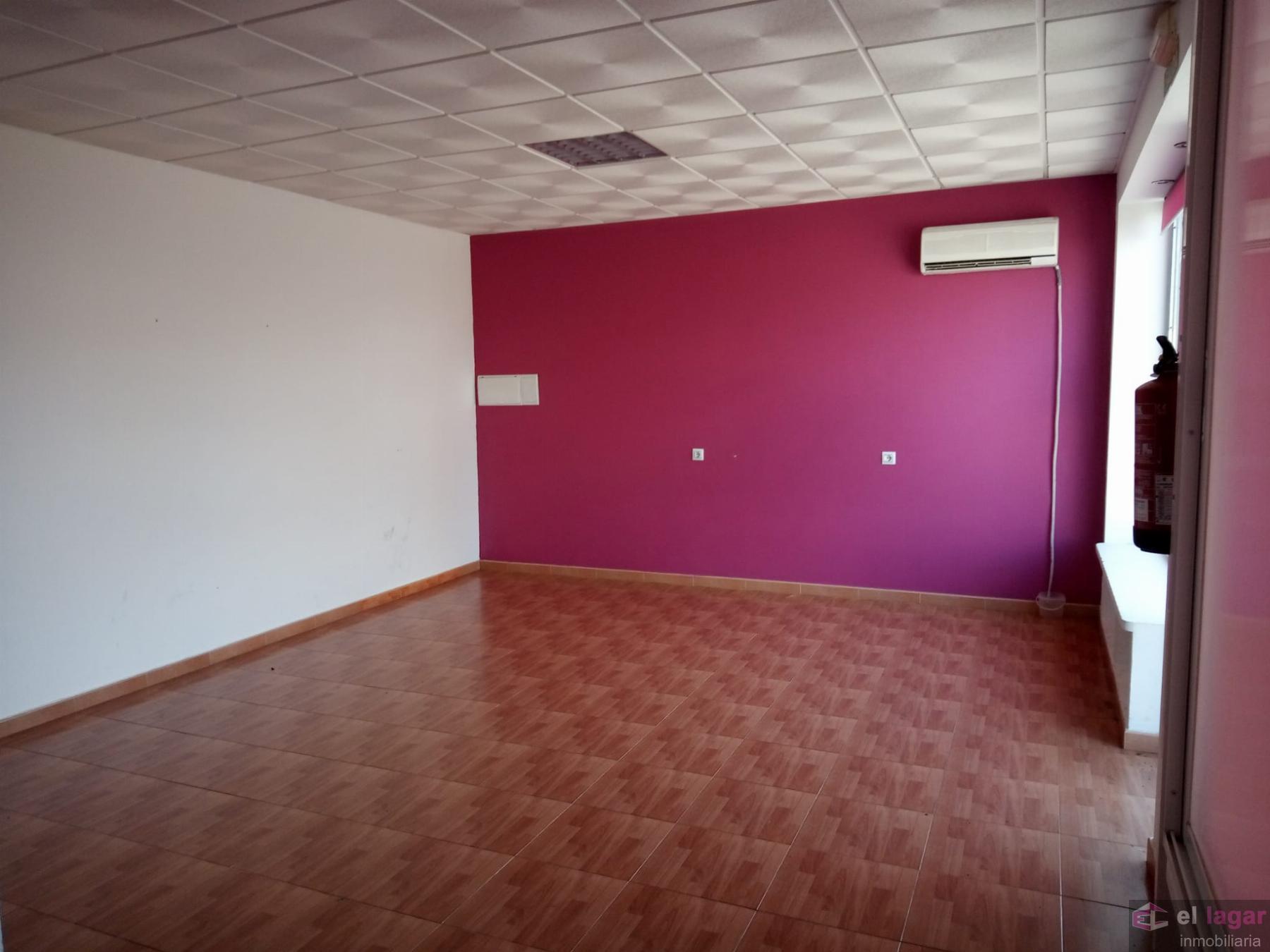 For rent of commercial in Puebla de la Calzada