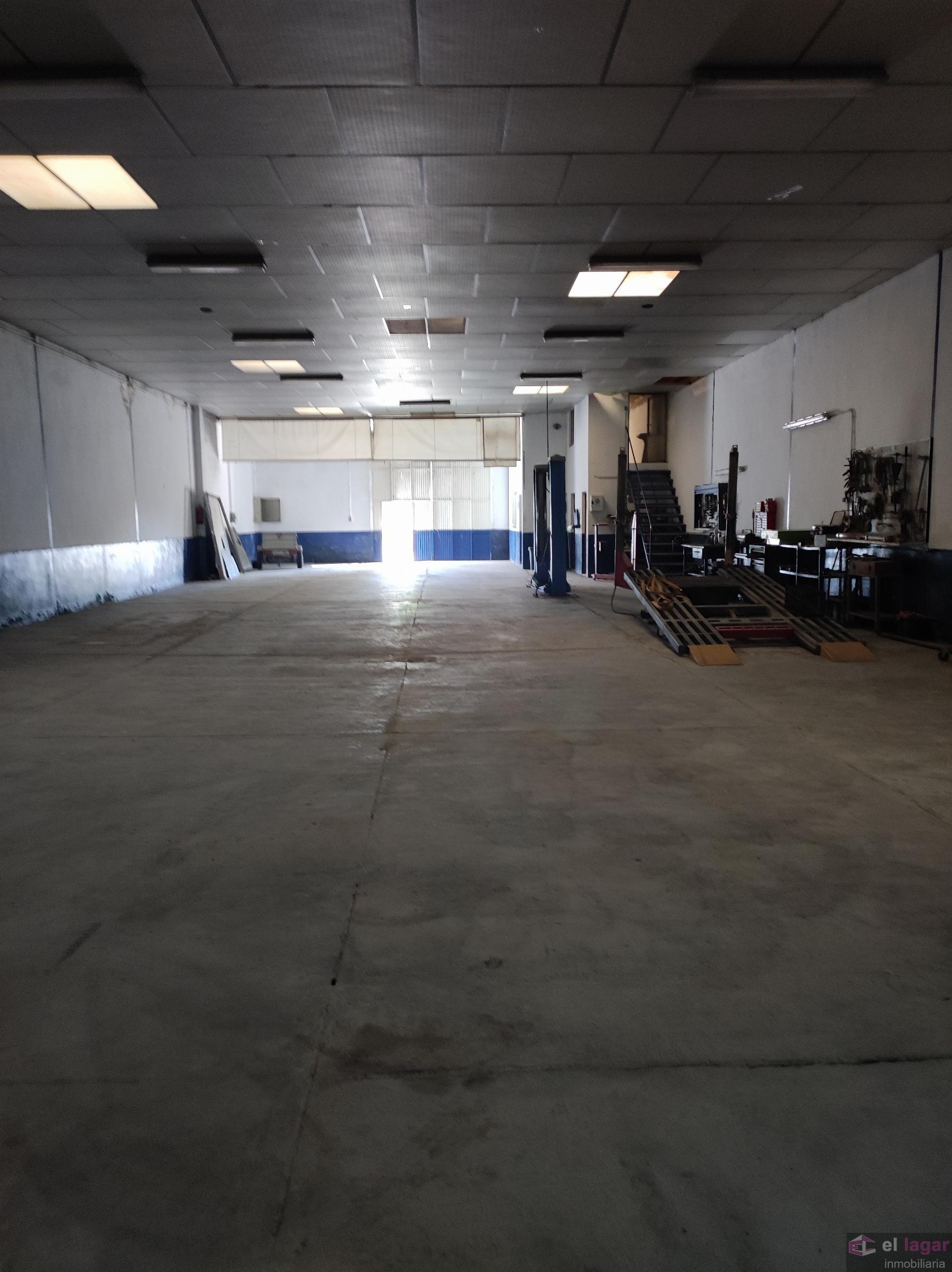 Venta de nave industrial en Montijo