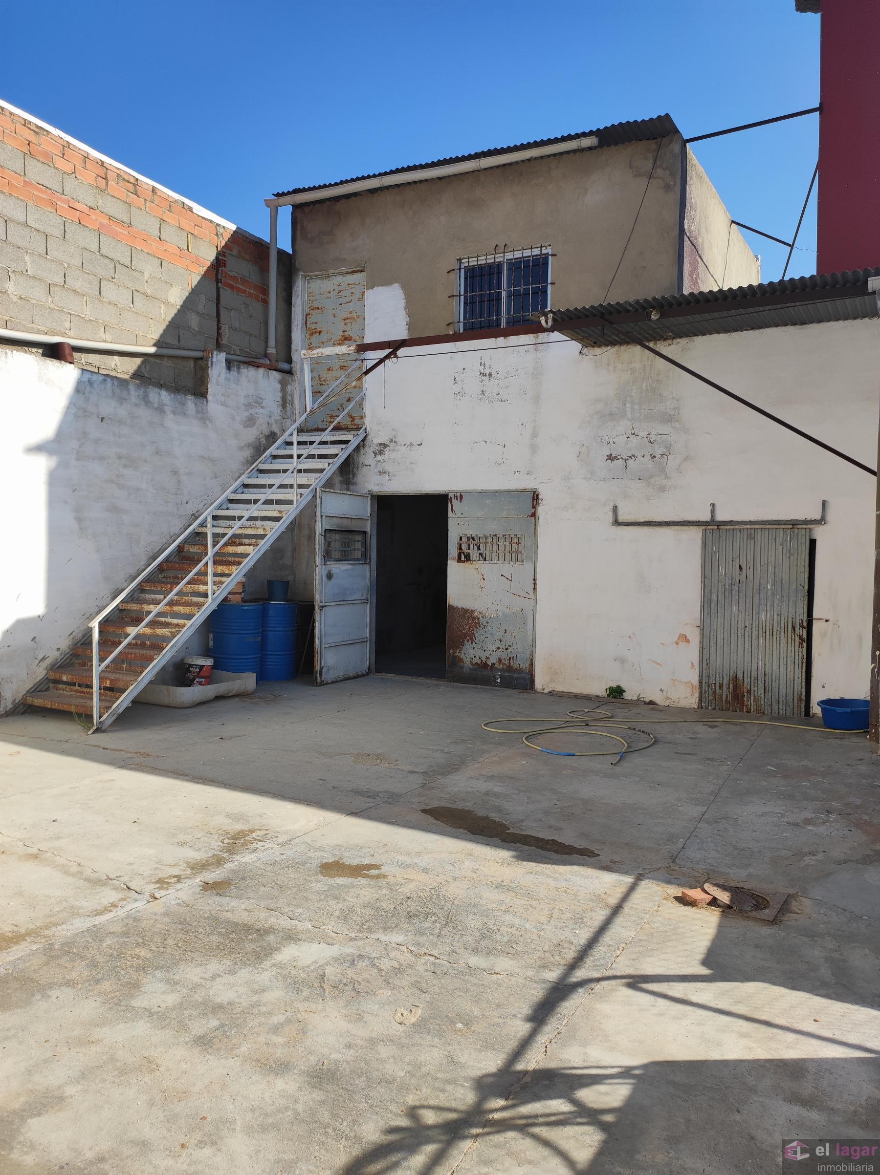 Venta de nave industrial en Montijo