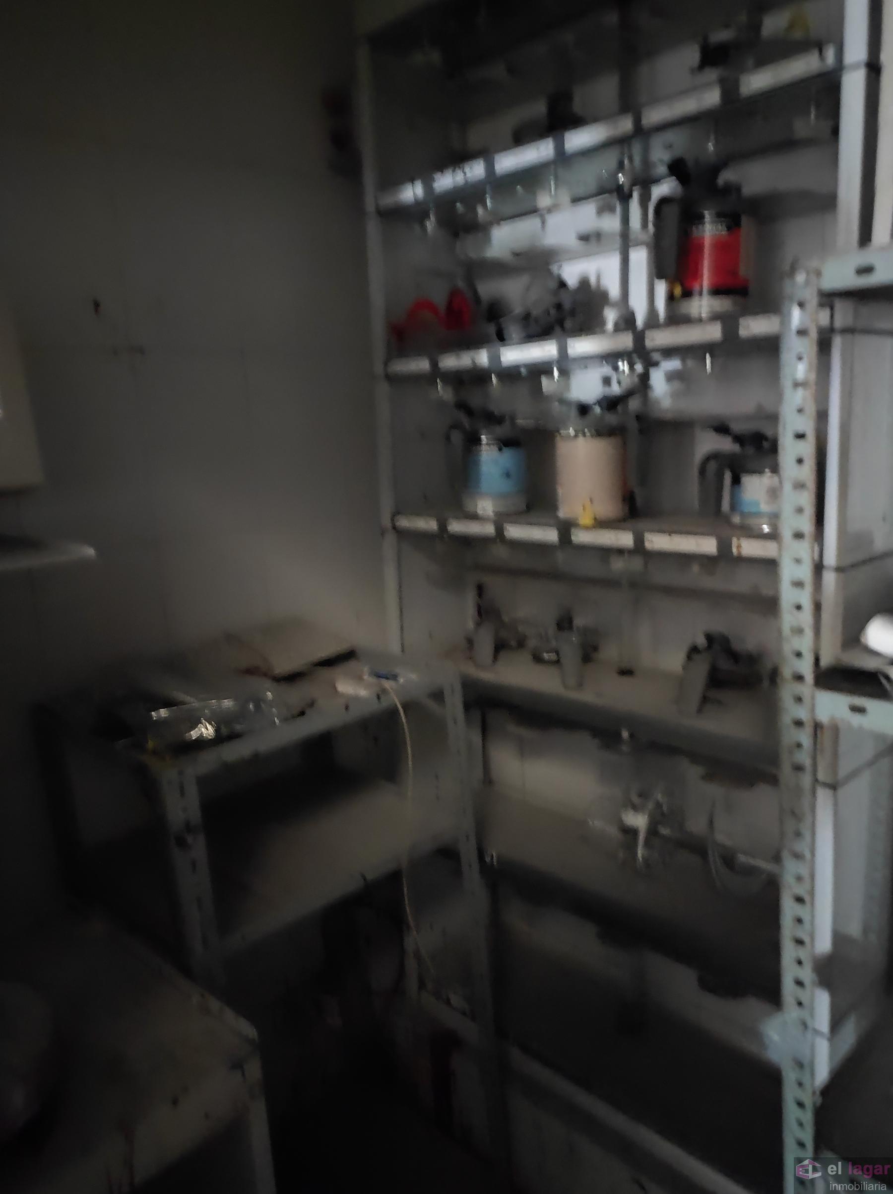 Venta de nave industrial en Montijo