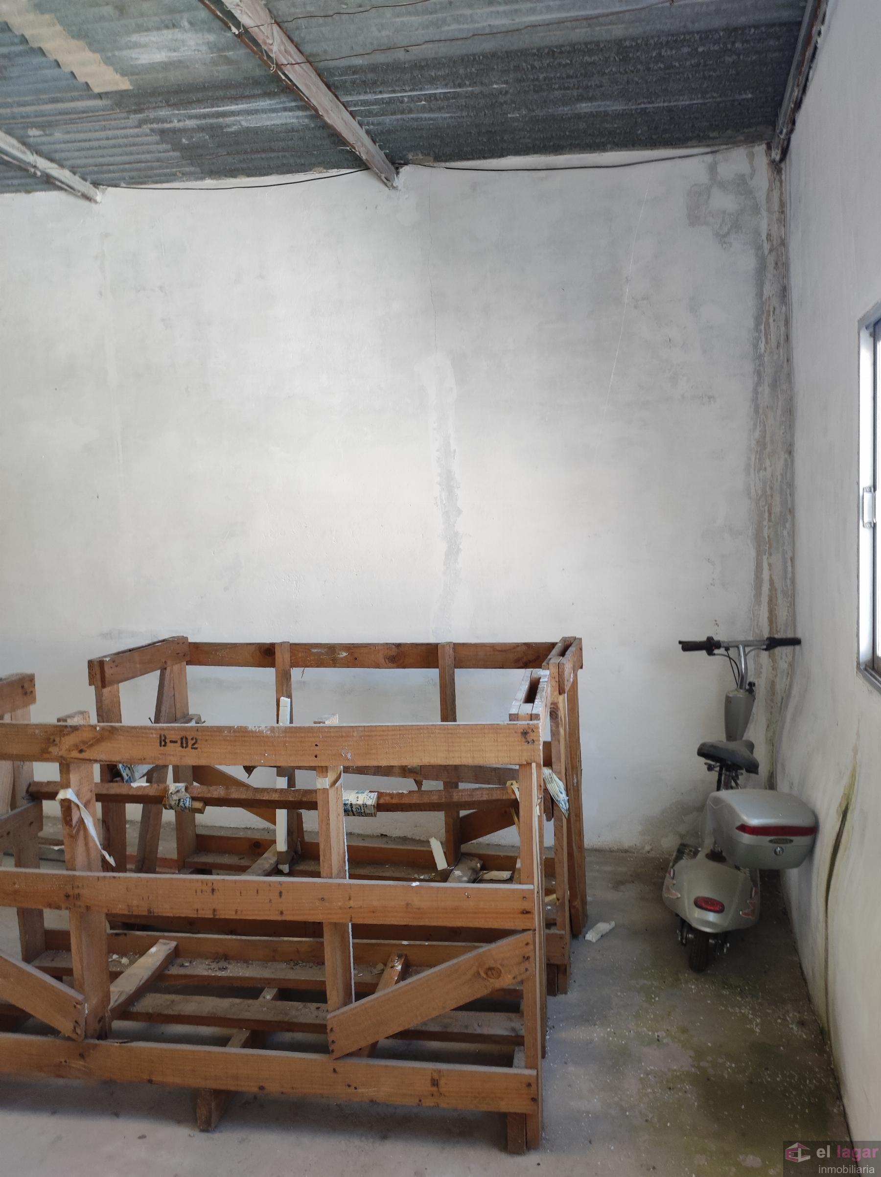 Venta de nave industrial en Montijo