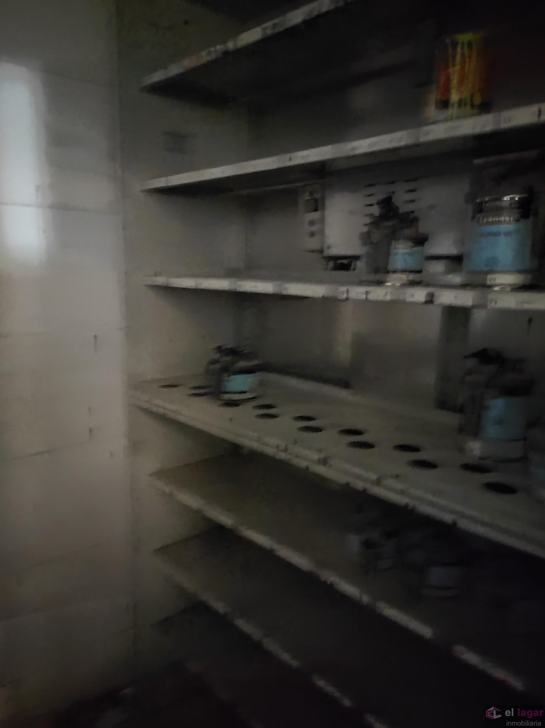 Venta de nave industrial en Montijo