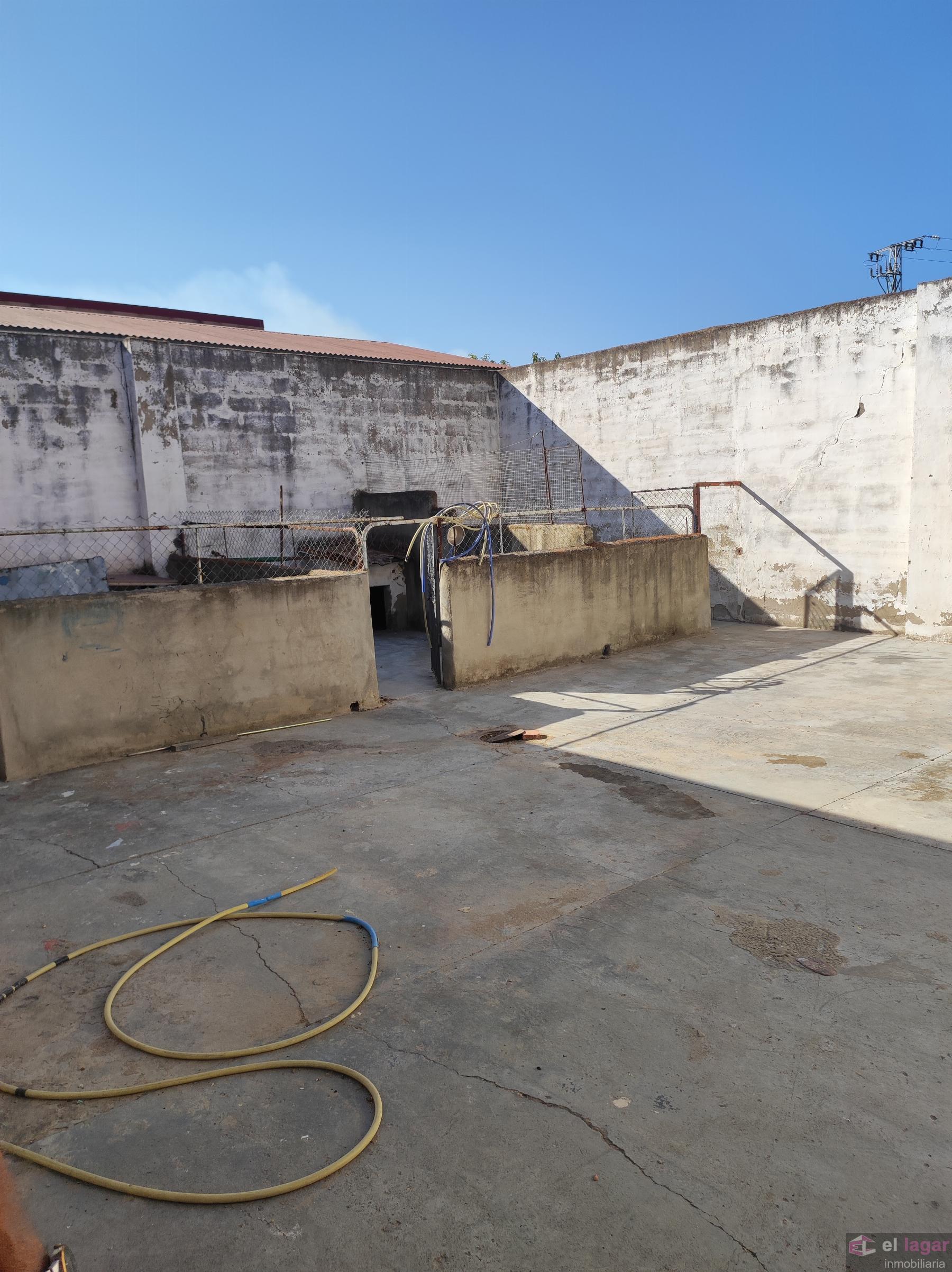 Venta de nave industrial en Montijo