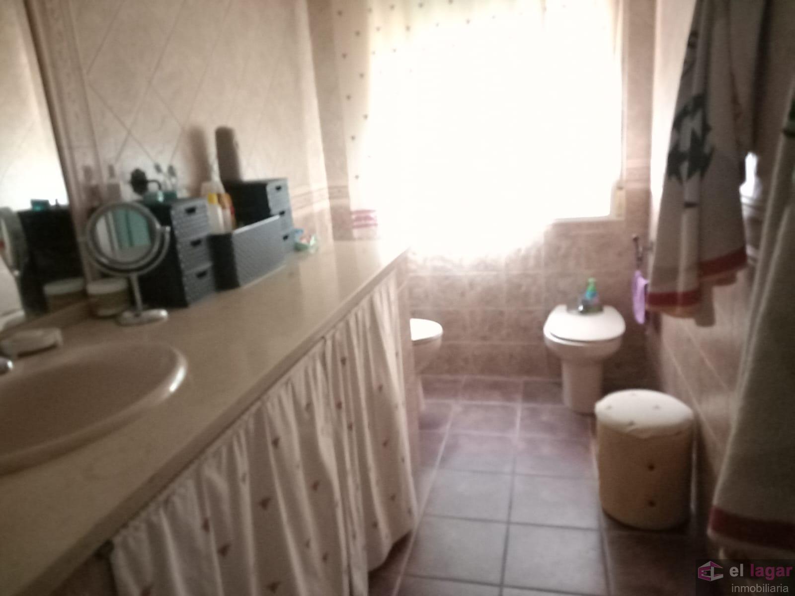 For sale of chalet in Montijo