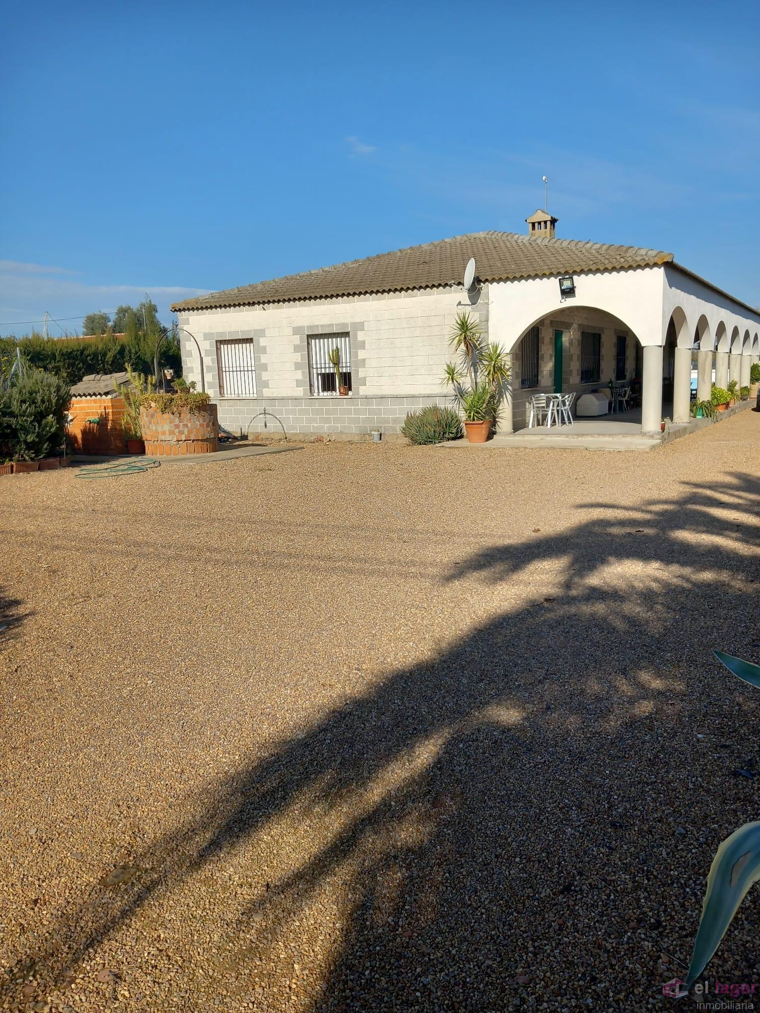 For sale of chalet in Montijo