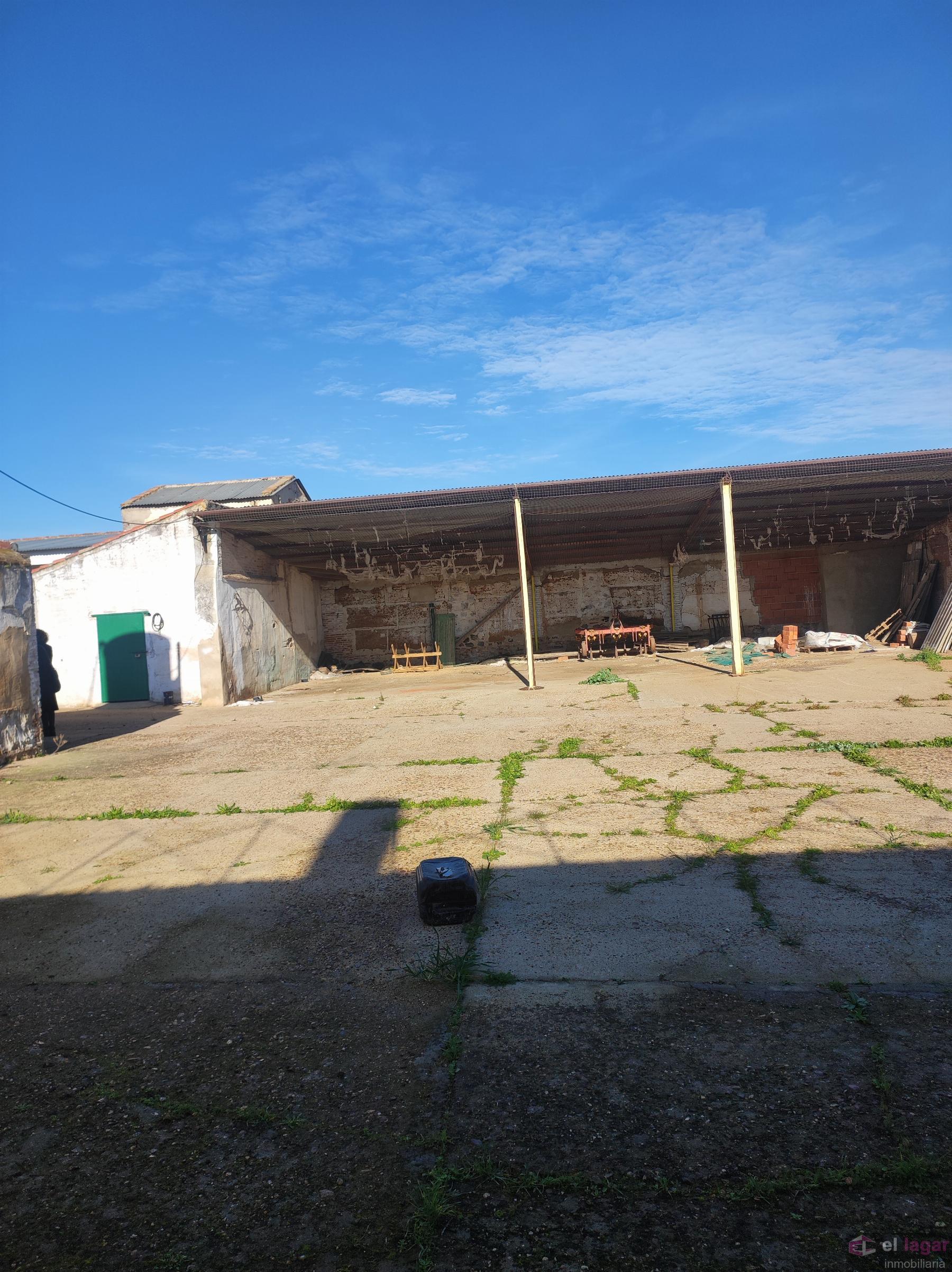For sale of rural property in Montijo