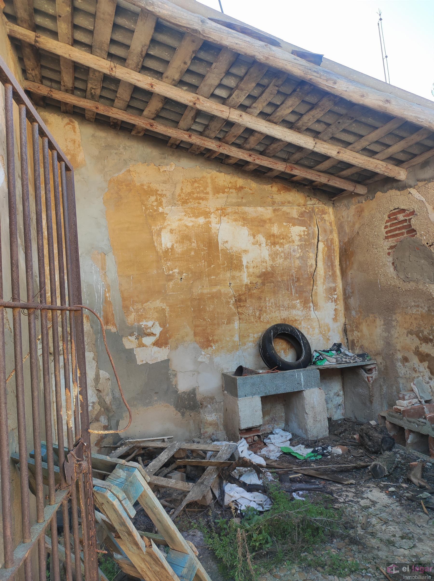 For sale of rural property in Montijo