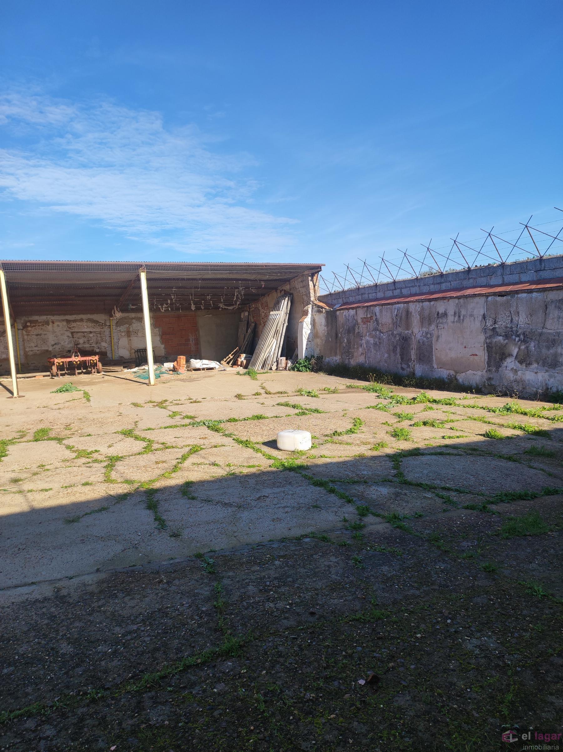 For sale of rural property in Montijo