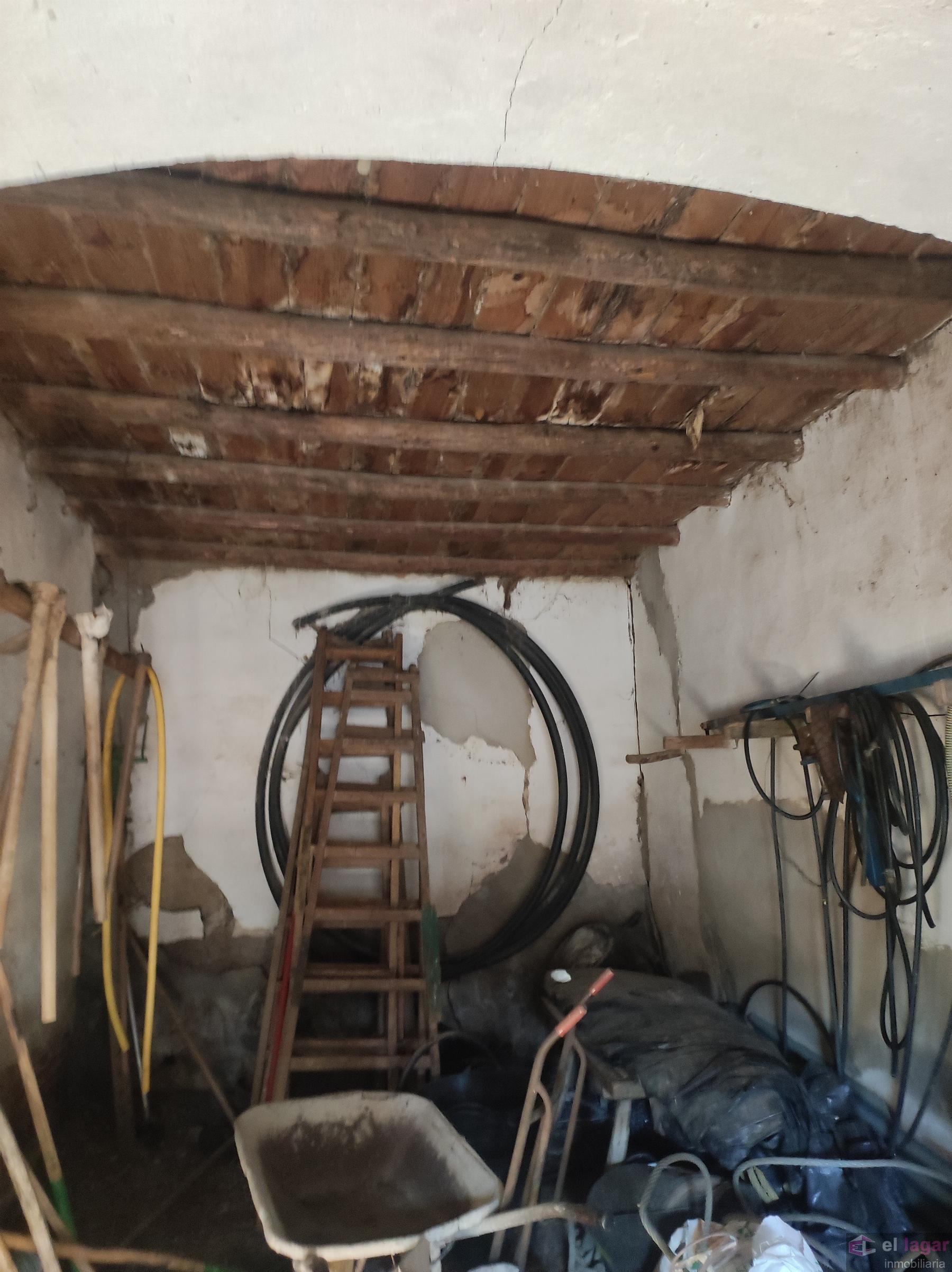 For sale of rural property in Montijo