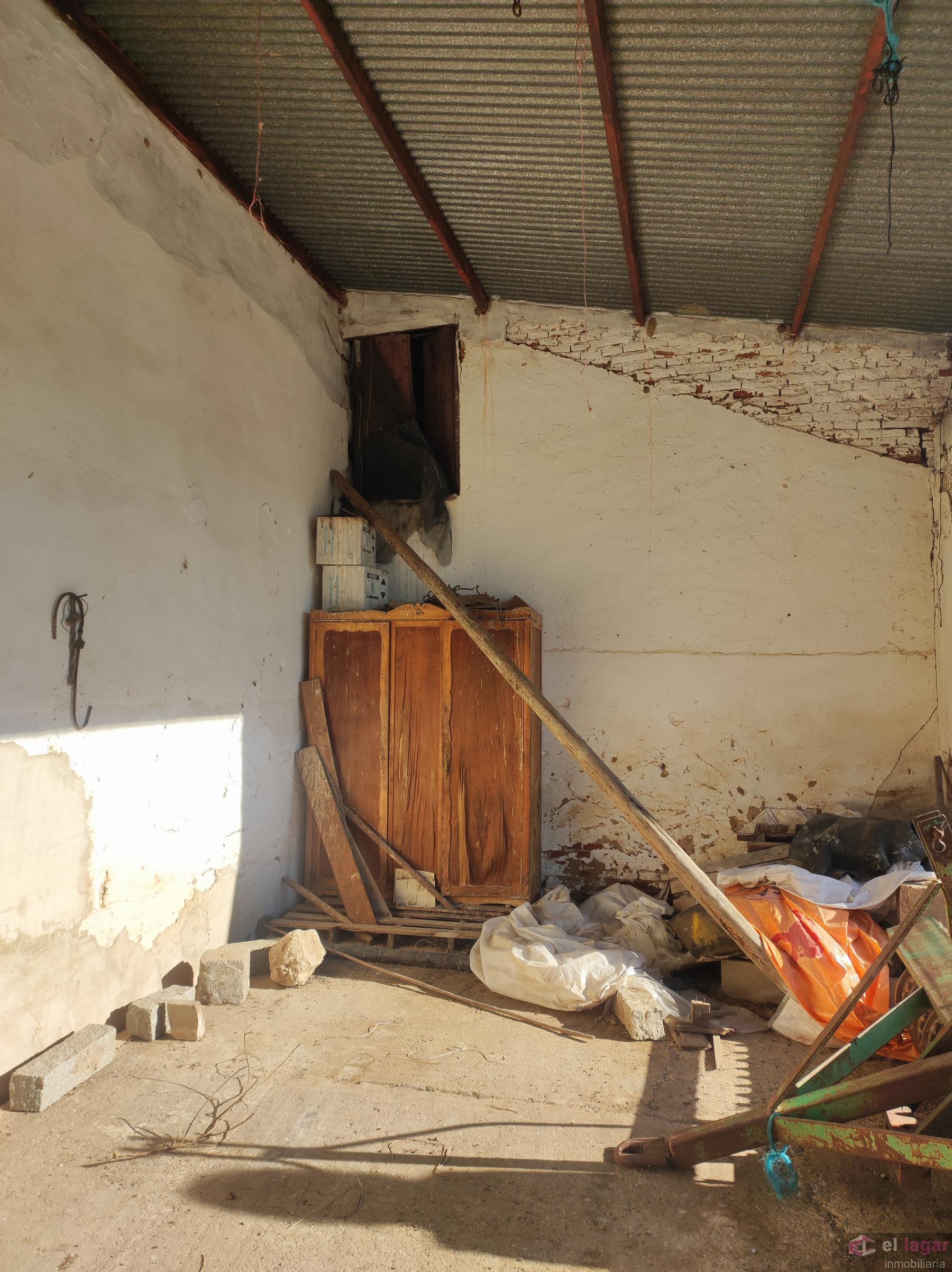 For sale of rural property in Montijo