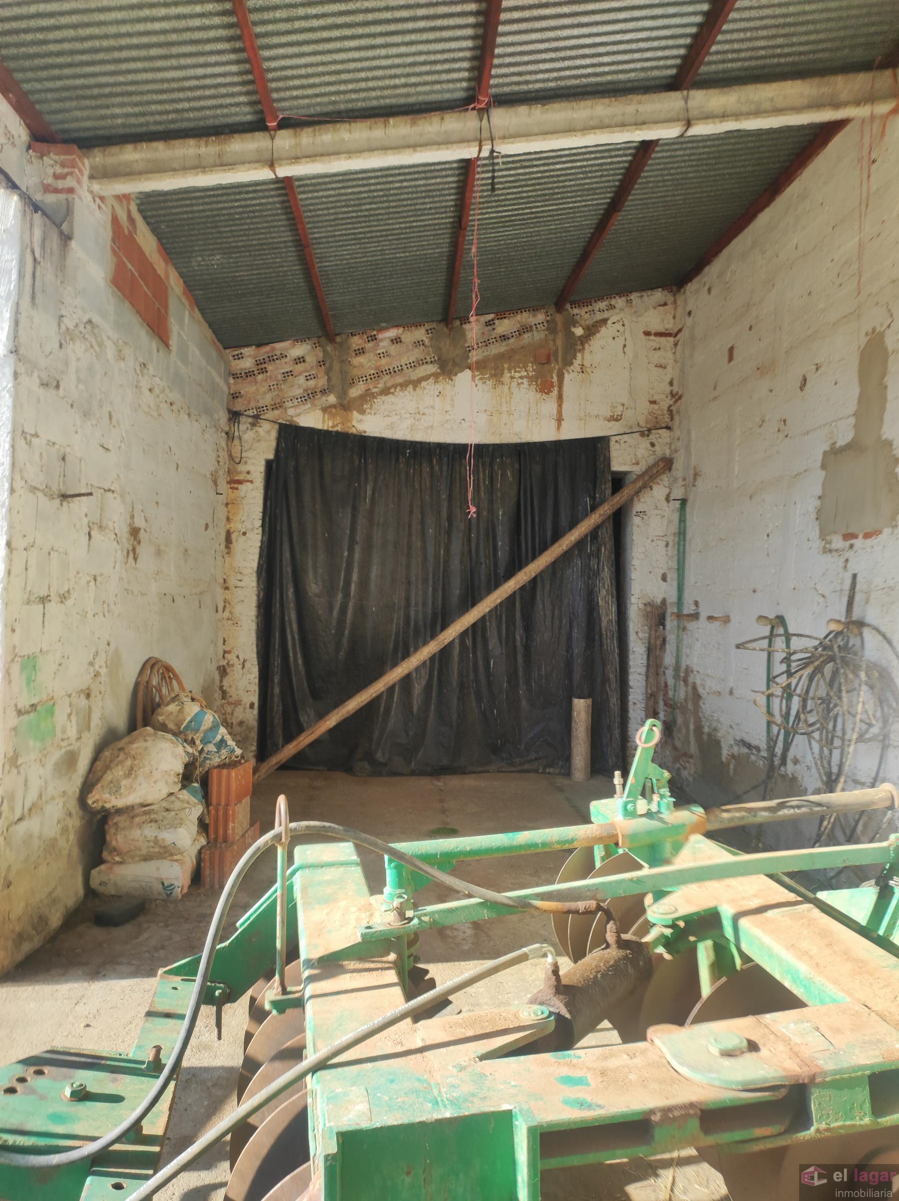 For sale of rural property in Montijo
