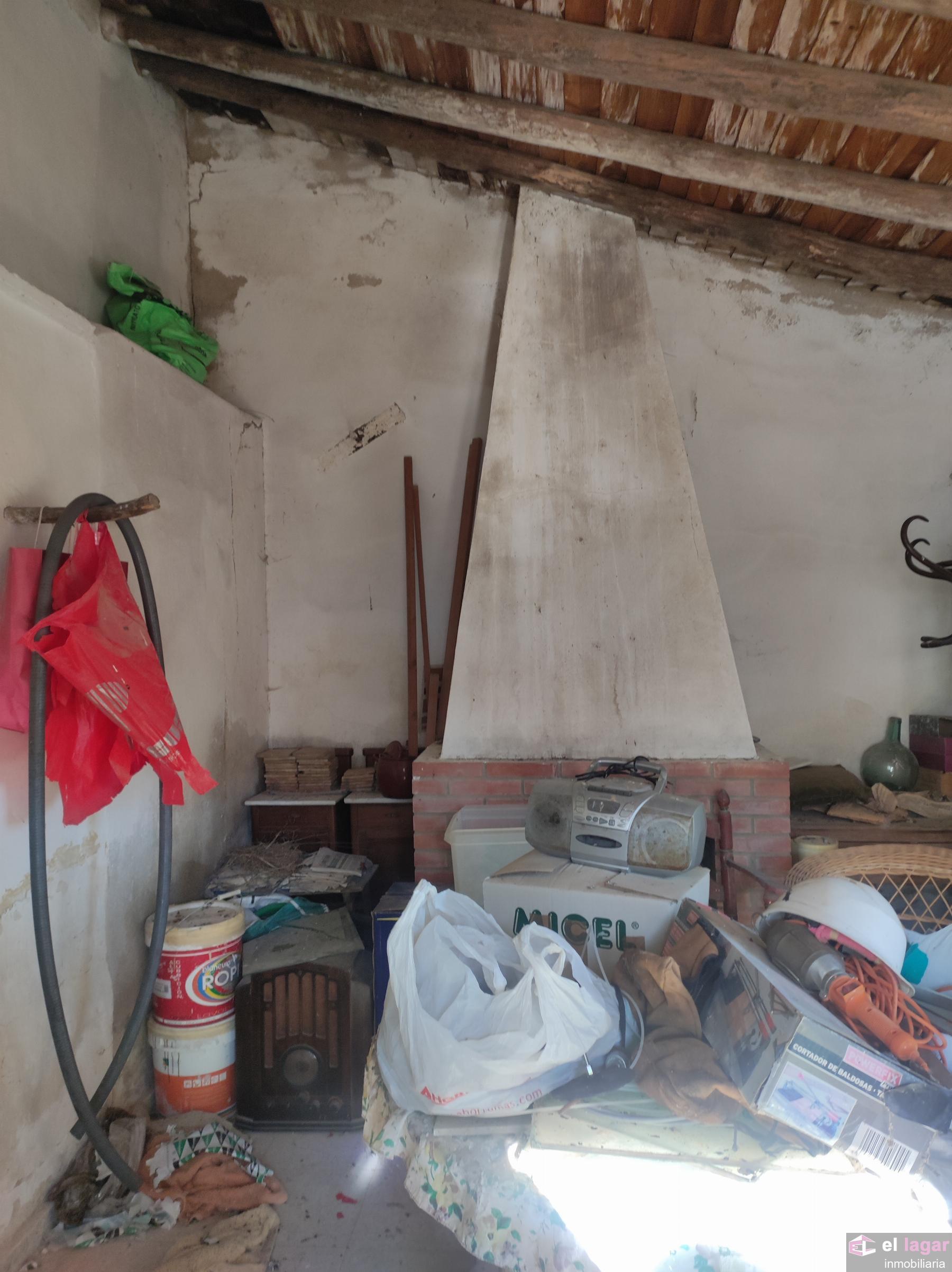 For sale of rural property in Montijo