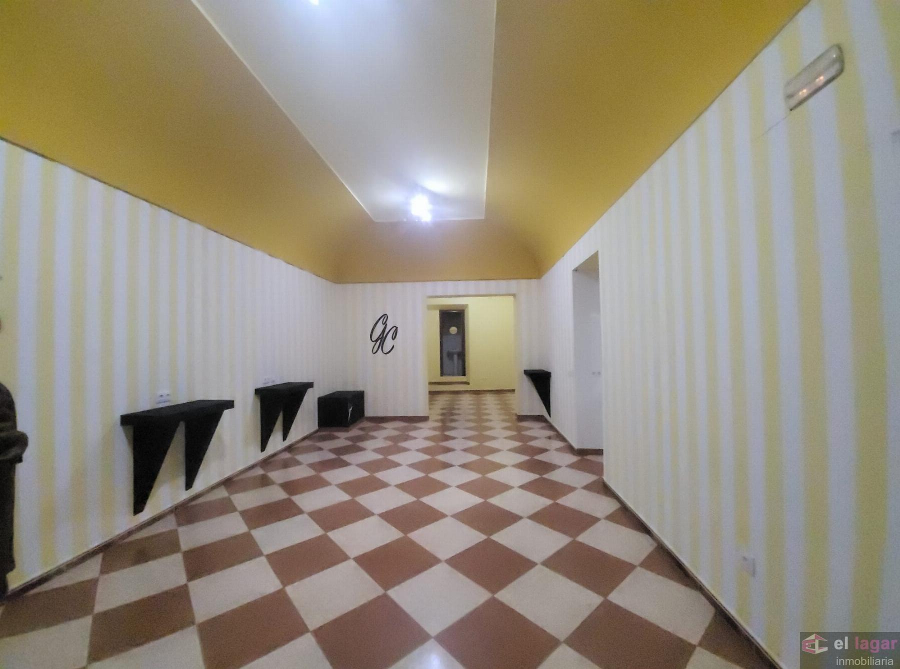 For rent of commercial in Montijo