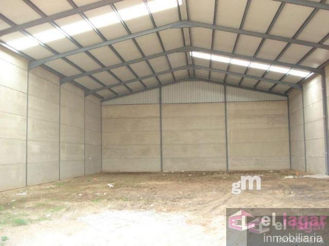 Venta de nave industrial en Puebla de la Calzada