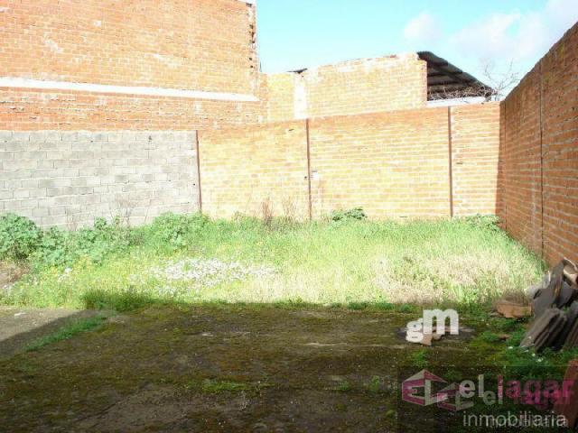 For sale of land in Montijo