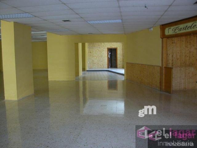 For rent of commercial in Montijo