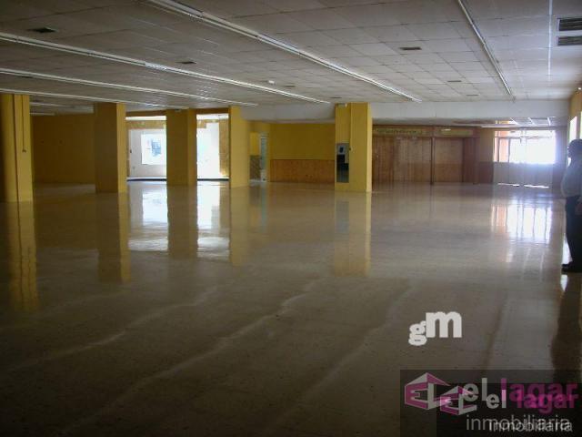 For rent of commercial in Montijo