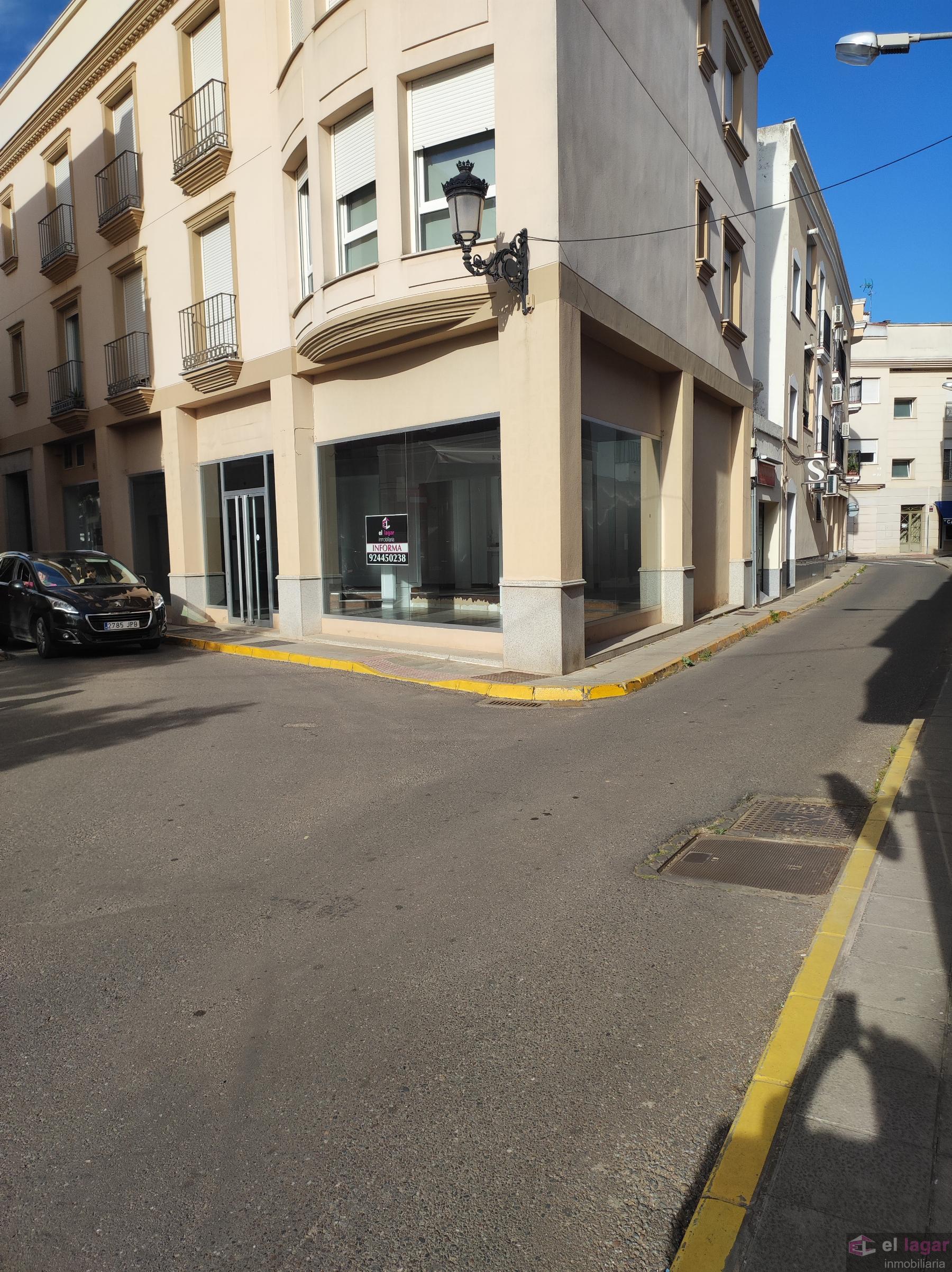 For rent of commercial in Montijo