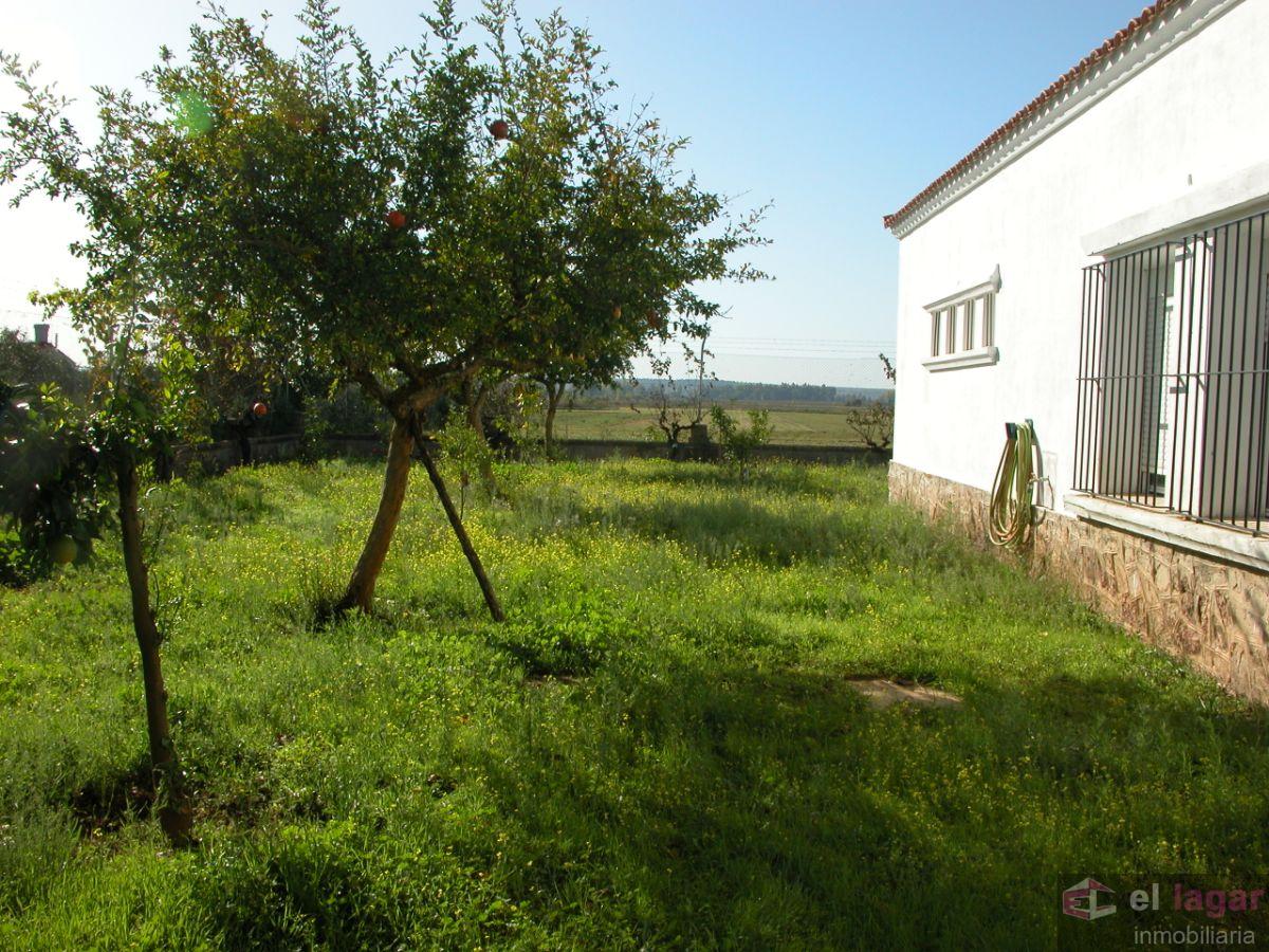 For sale of chalet in Montijo