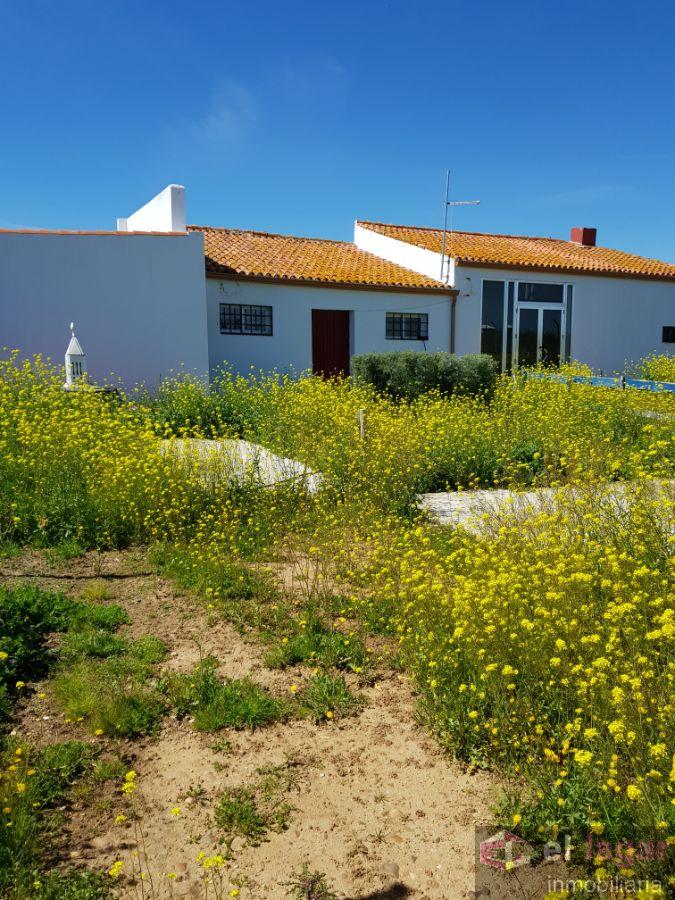For rent of chalet in Montijo