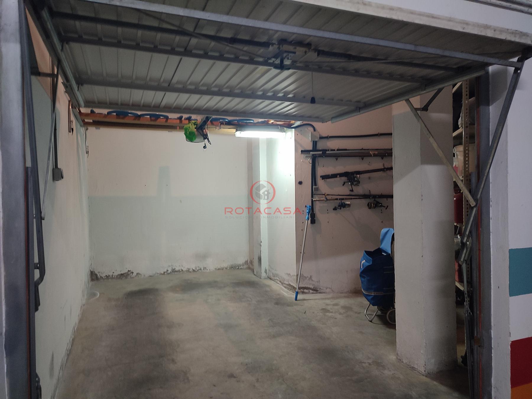 For rent of garage in Rota