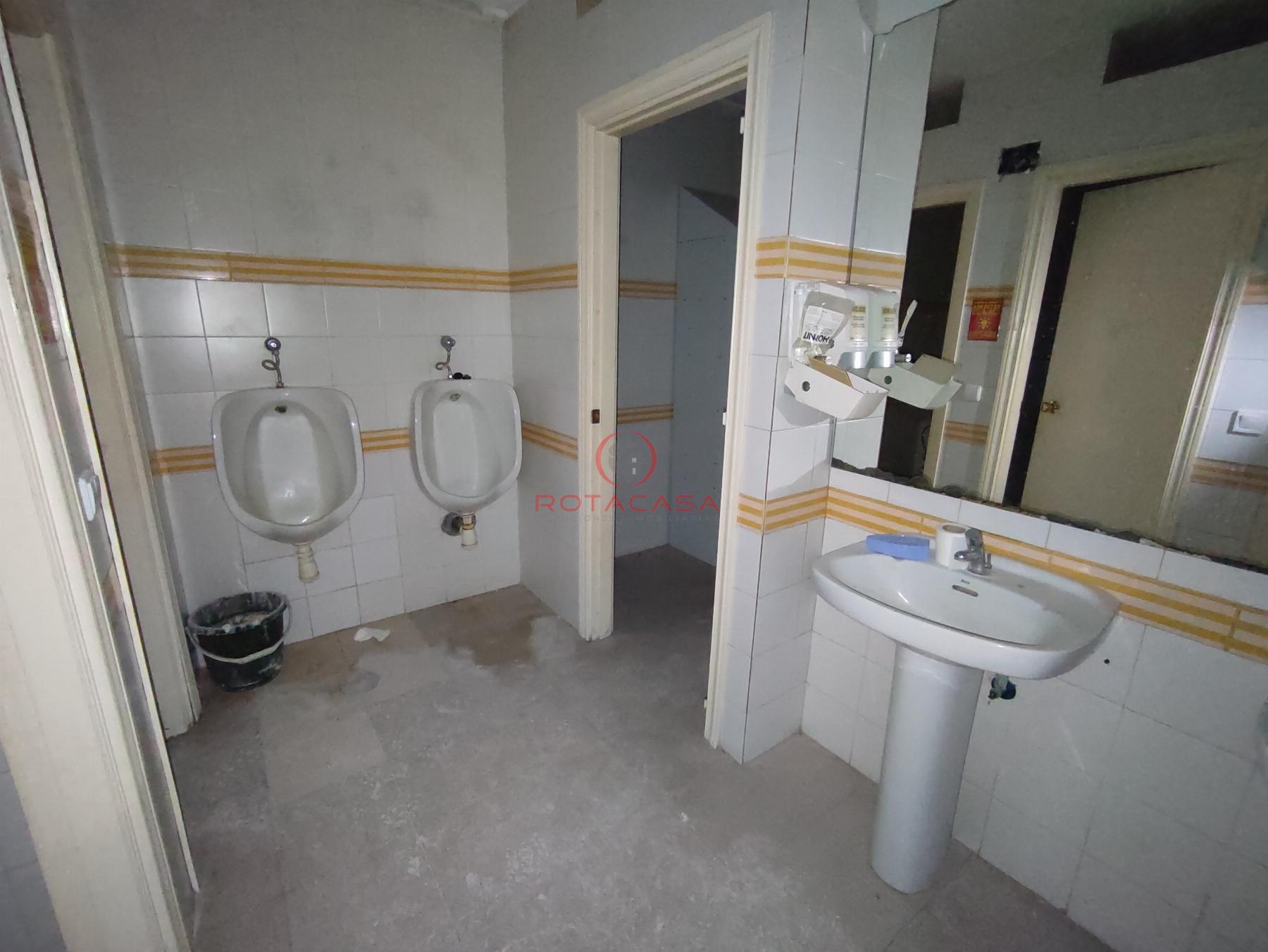 For sale of commercial in Rota