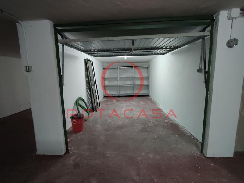 For sale of garage in Rota