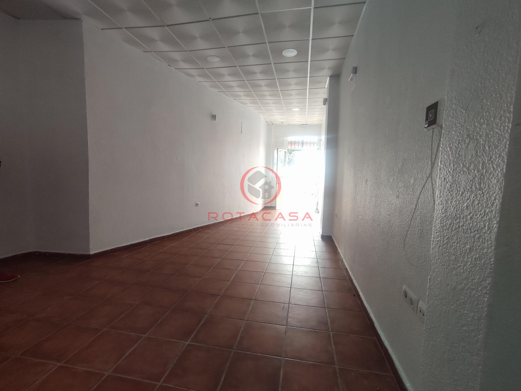 For rent of commercial in Rota