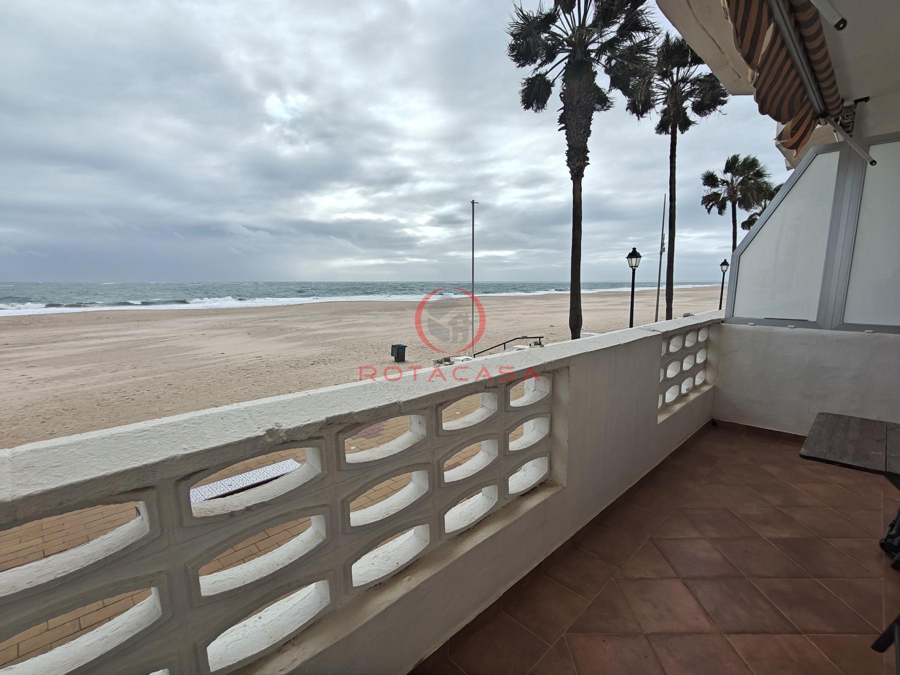 For rent of ground floor in Rota