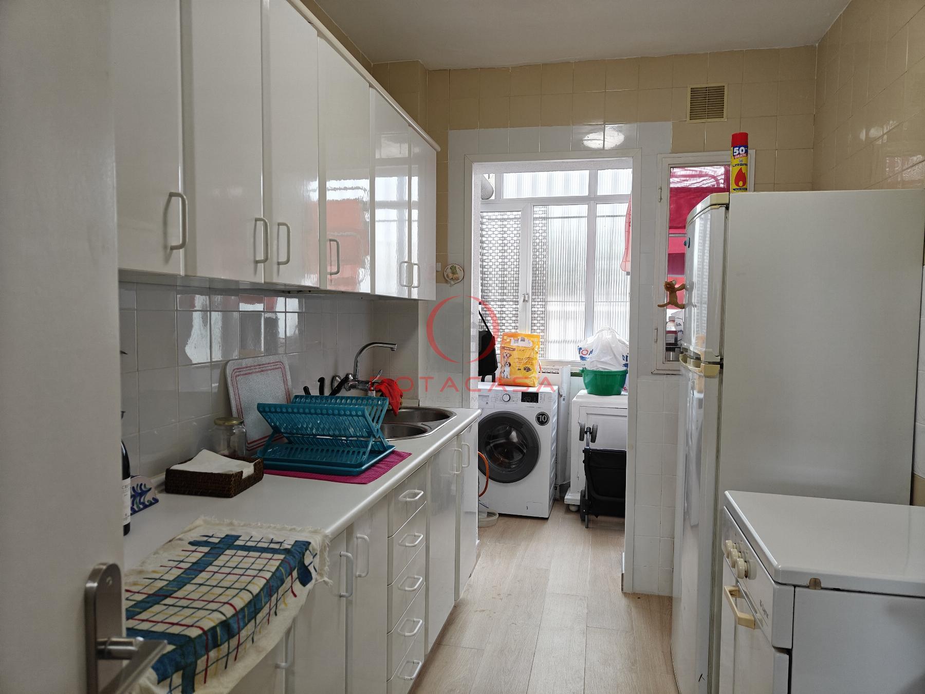 For rent of ground floor in Rota