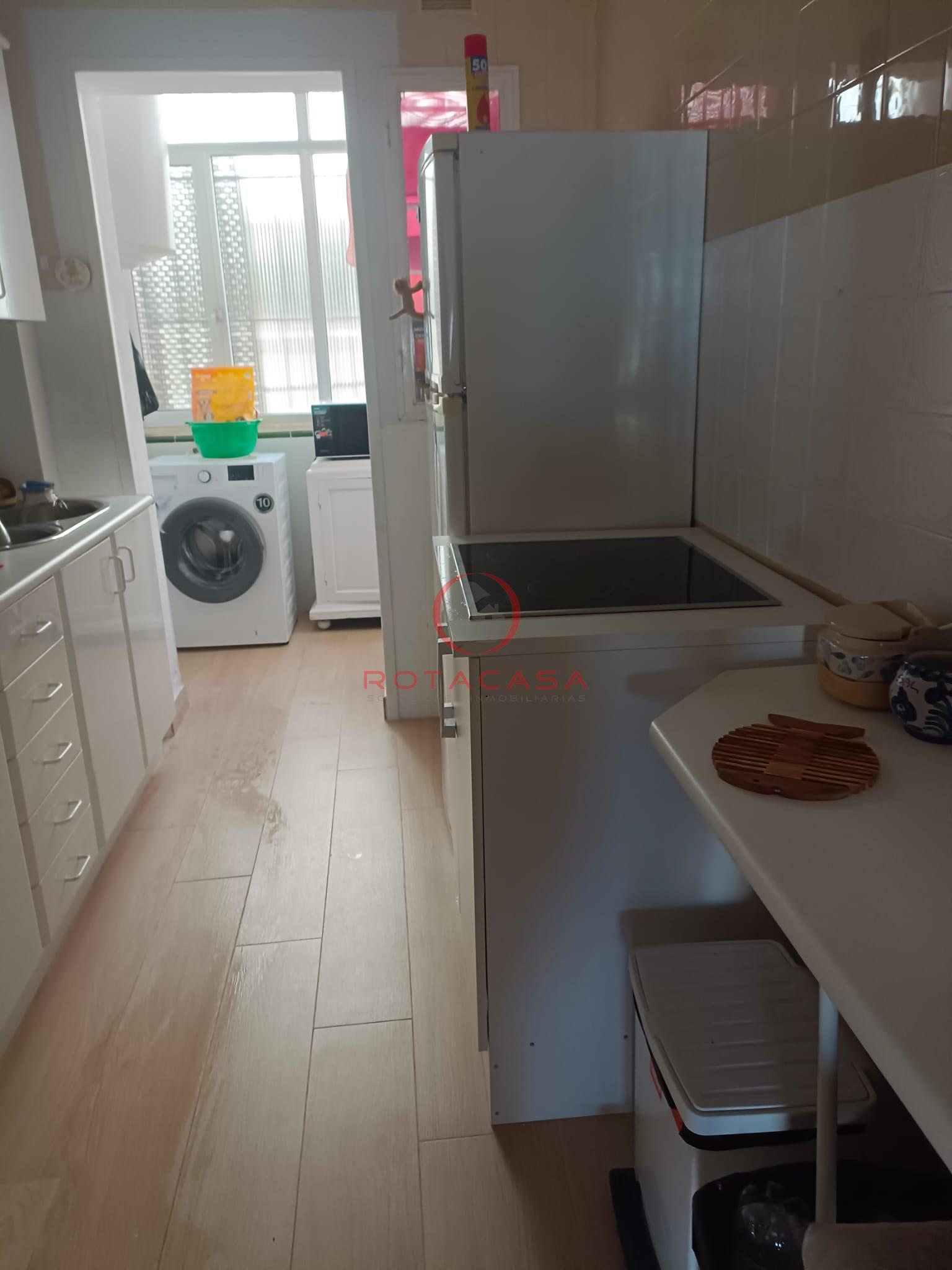 For rent of ground floor in Rota