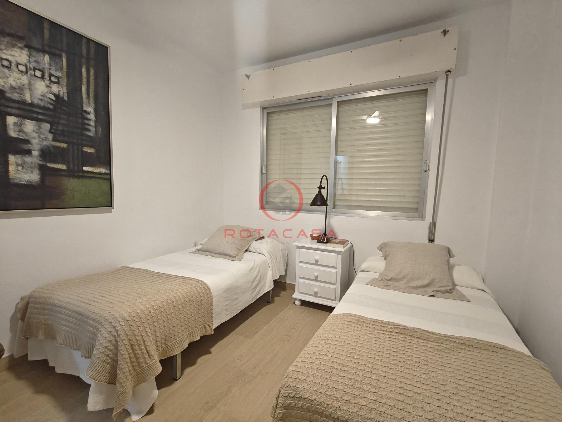 For rent of ground floor in Rota