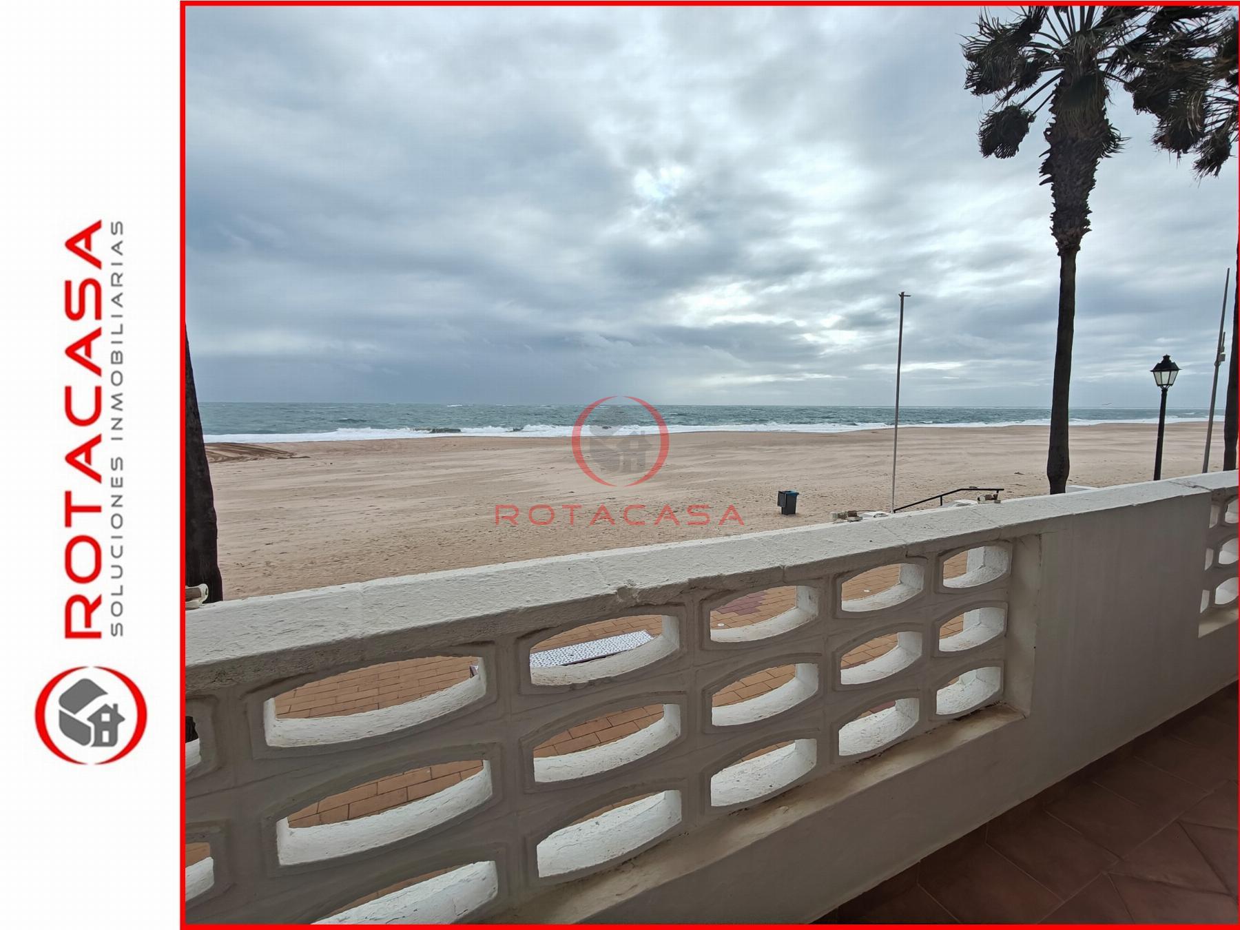 For rent of ground floor in Rota
