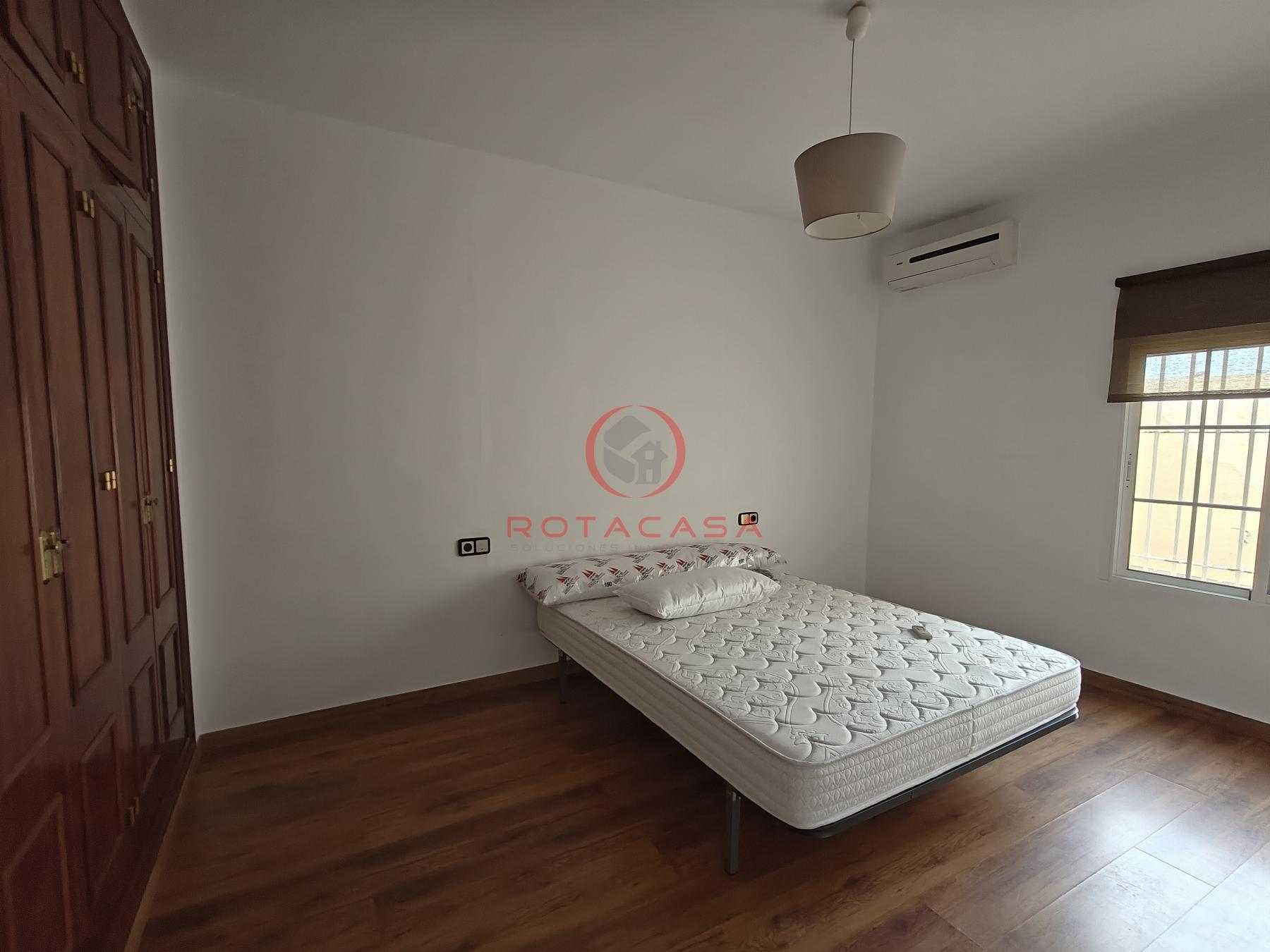 For sale of chalet in Rota