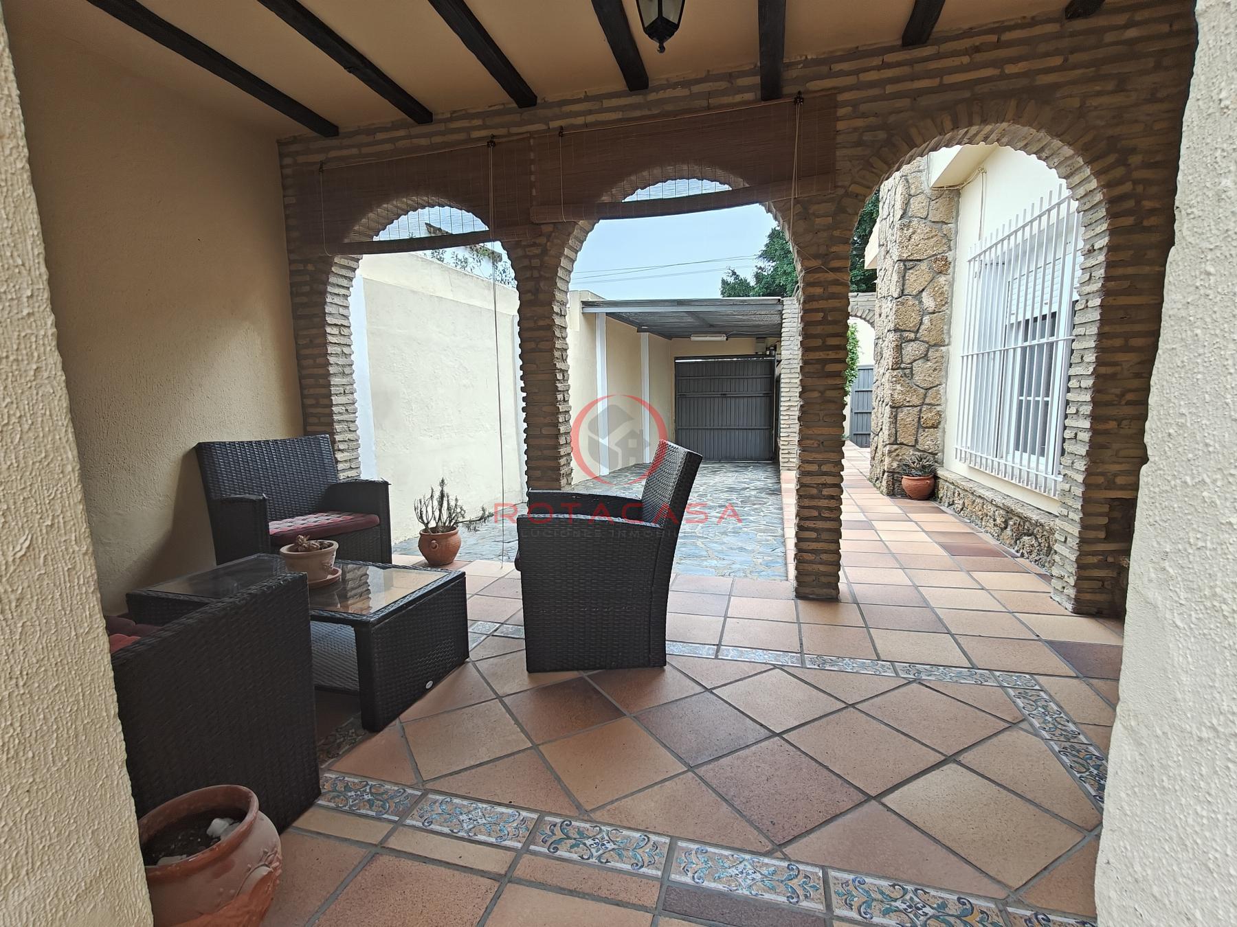 For sale of chalet in Rota