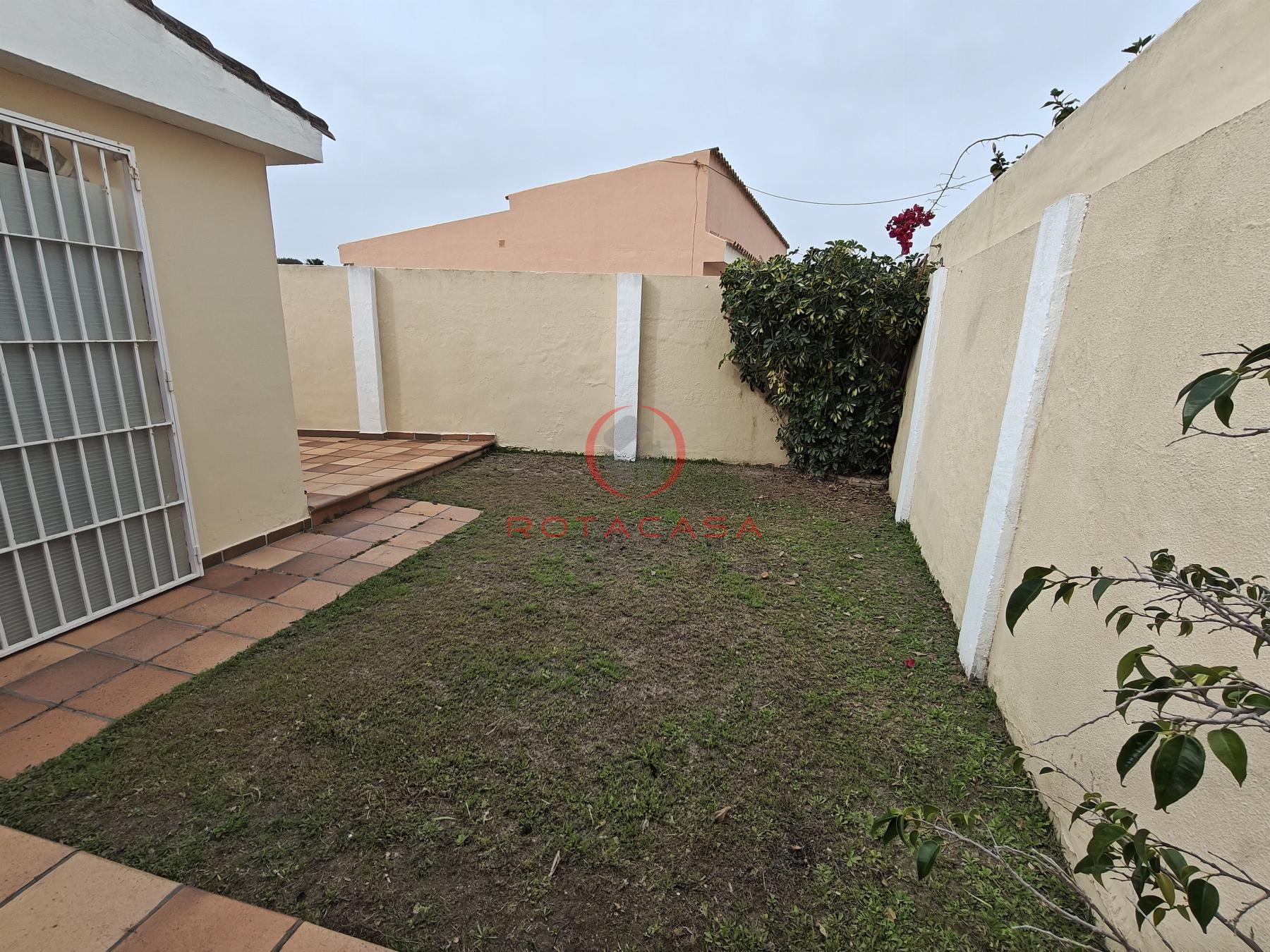 For sale of chalet in Rota
