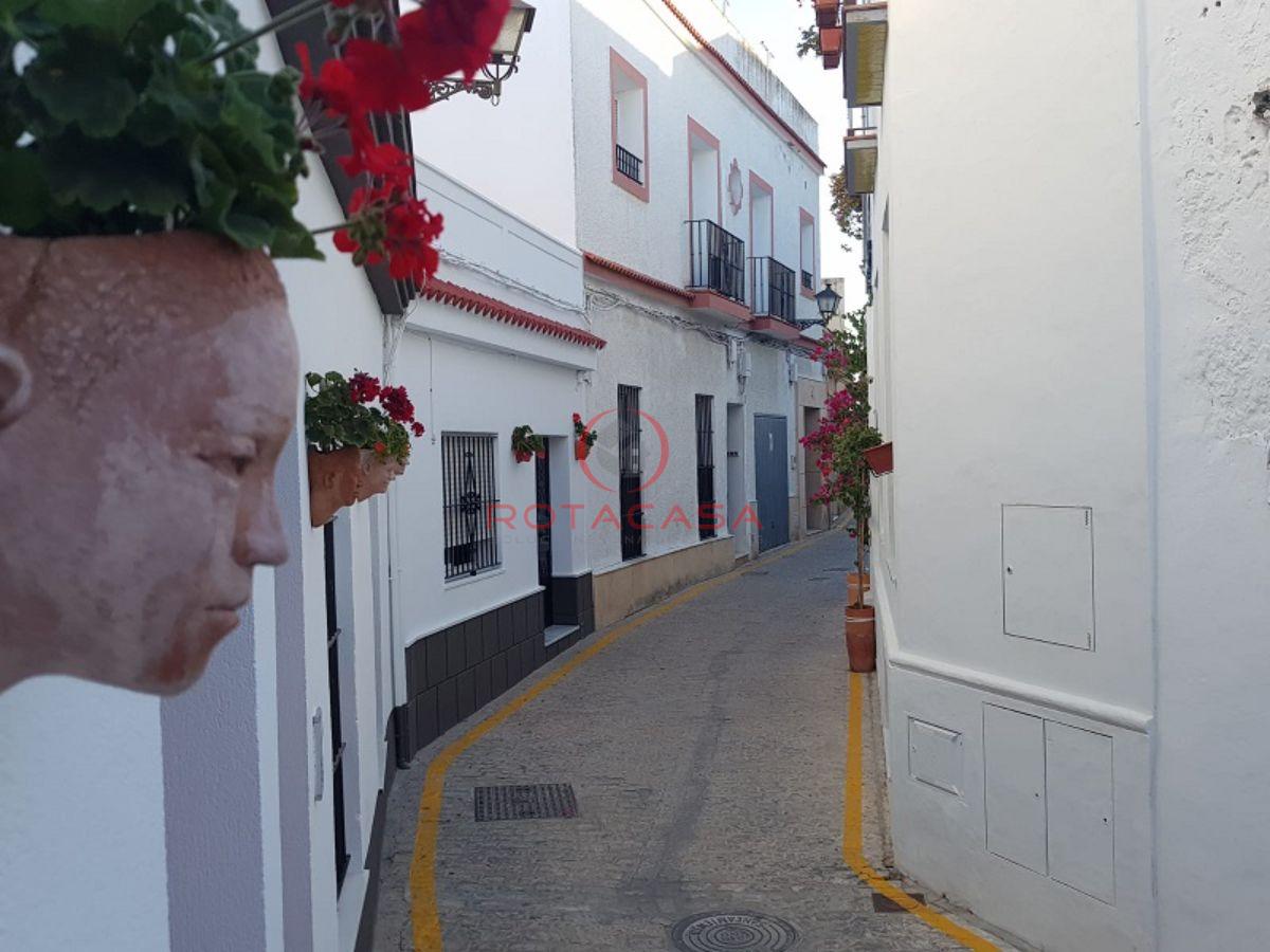 For rent of ground floor in Rota