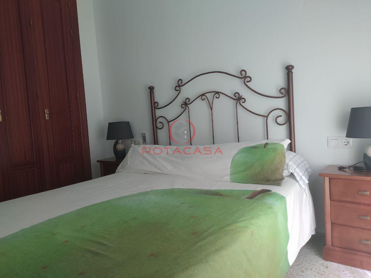For rent of ground floor in Rota