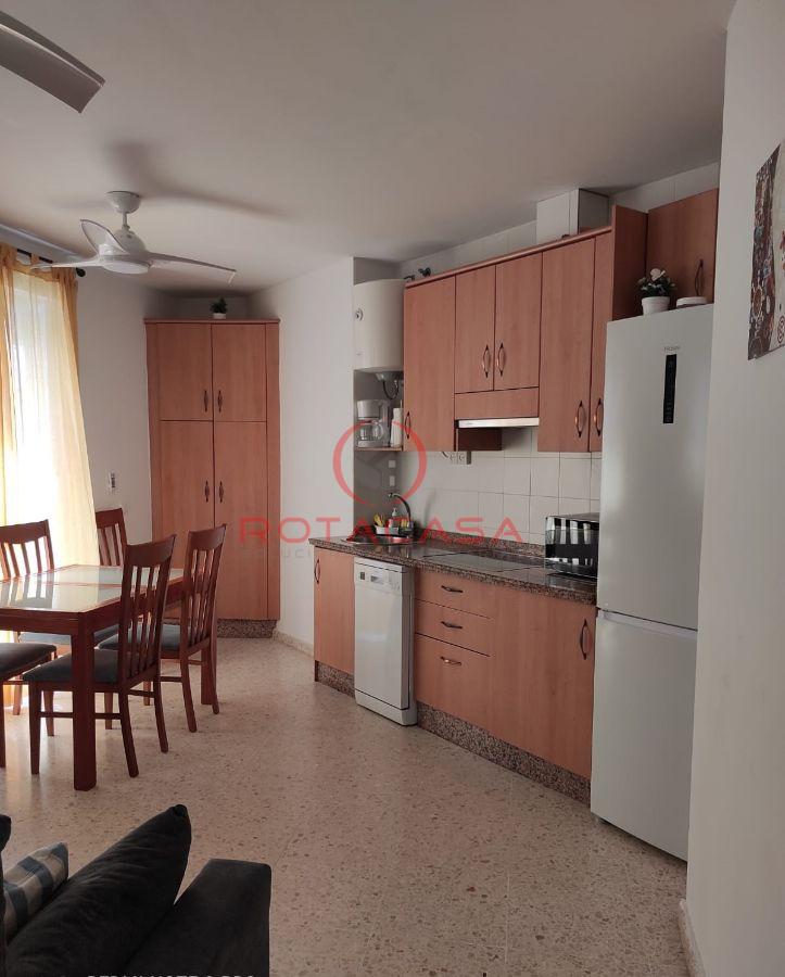 For rent of ground floor in Rota