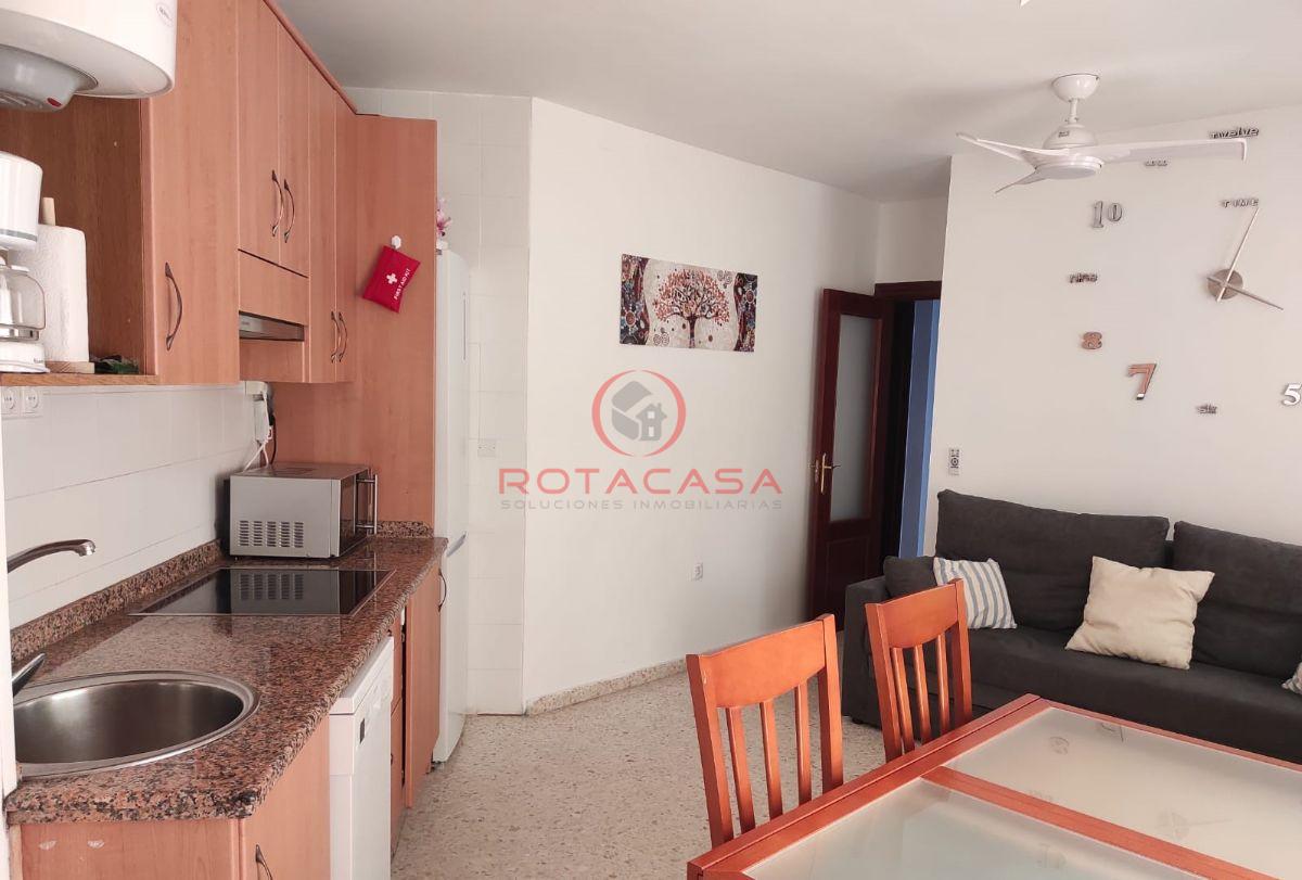 For rent of ground floor in Rota