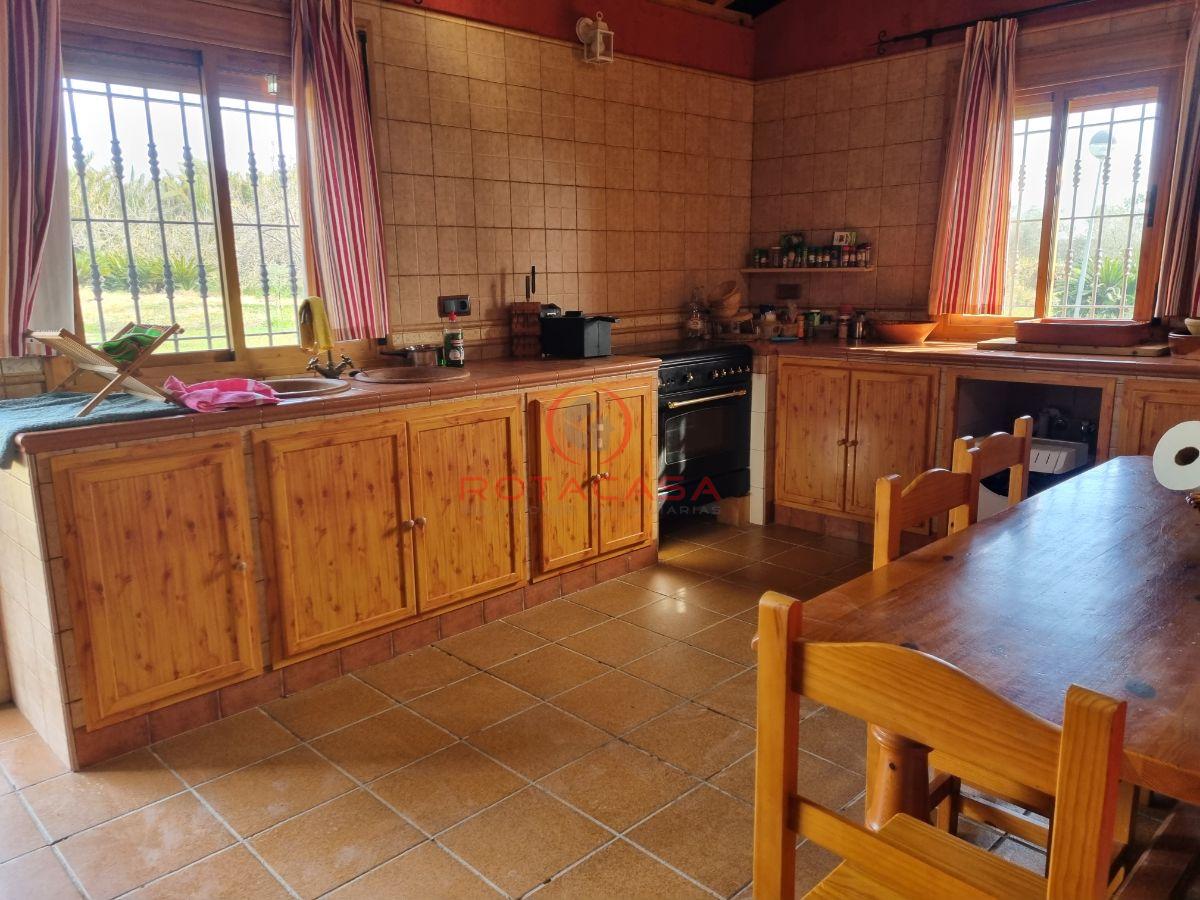 For sale of rural property in Rota