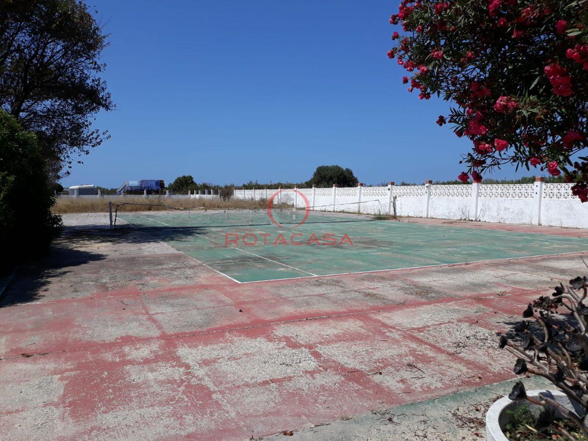 Venta de finca rústica en Rota