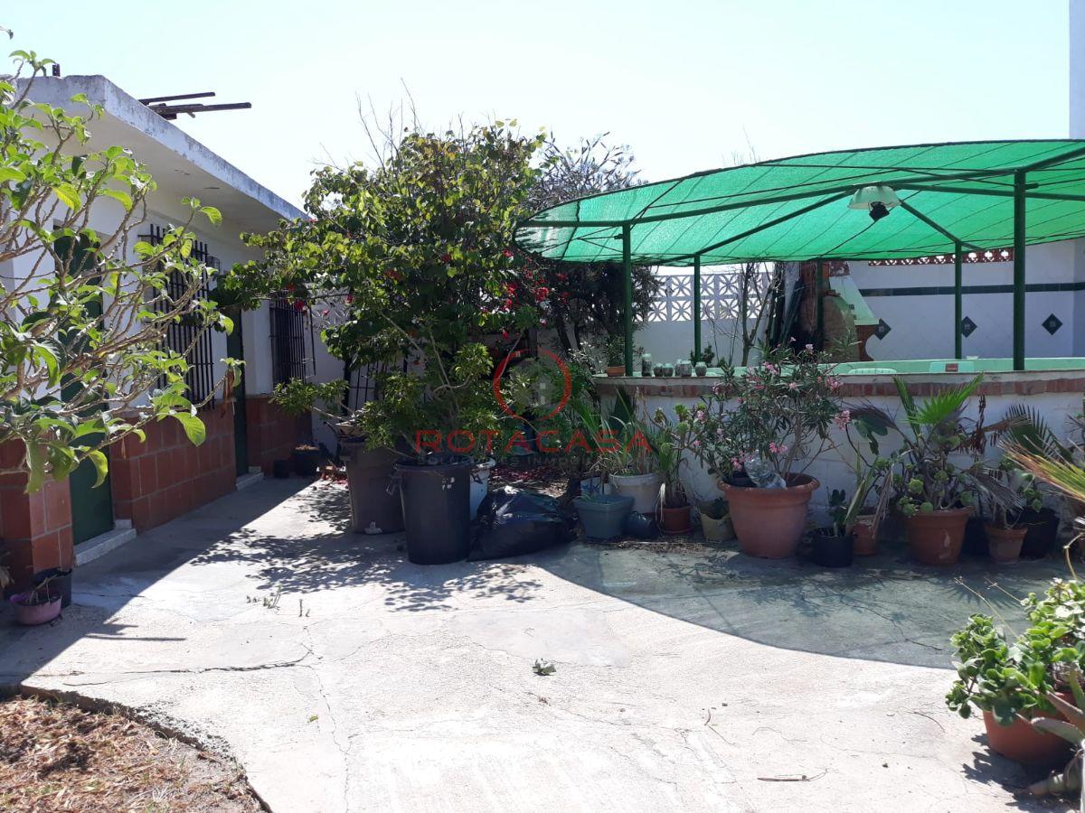 Venta de finca rústica en Rota