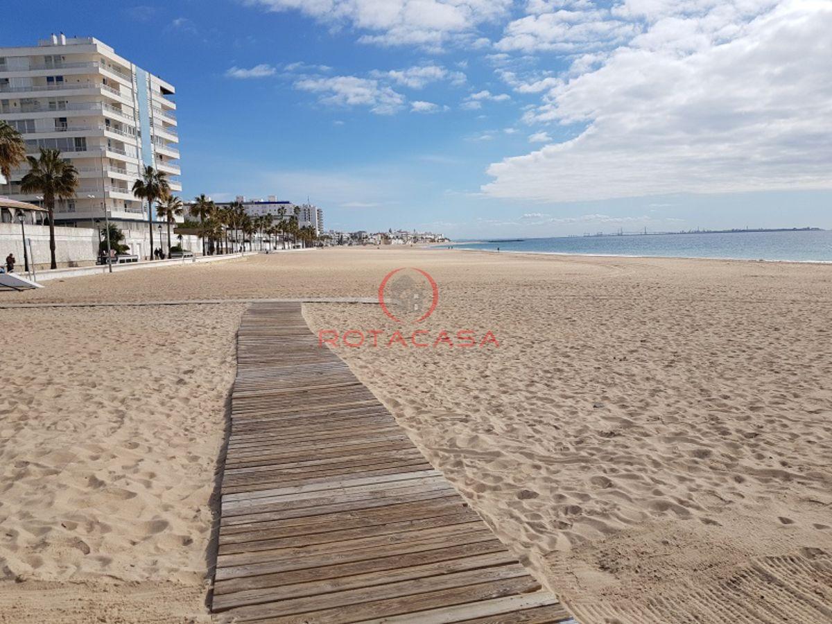 For rent of ground floor in Rota