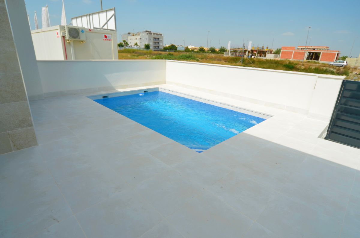 For sale of villa in Daya Nueva